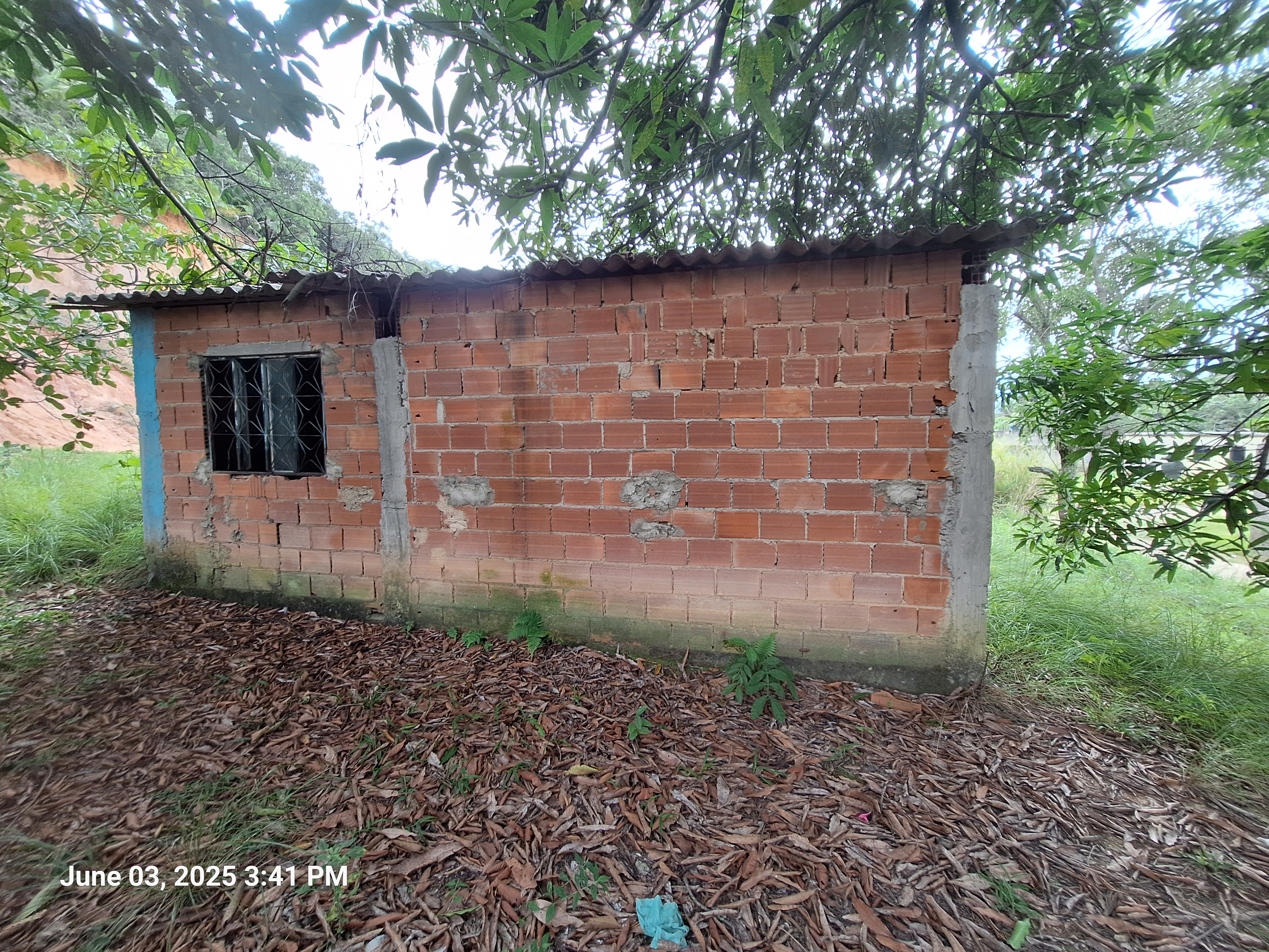 Terreno com casa em Tinguá, 15x35m