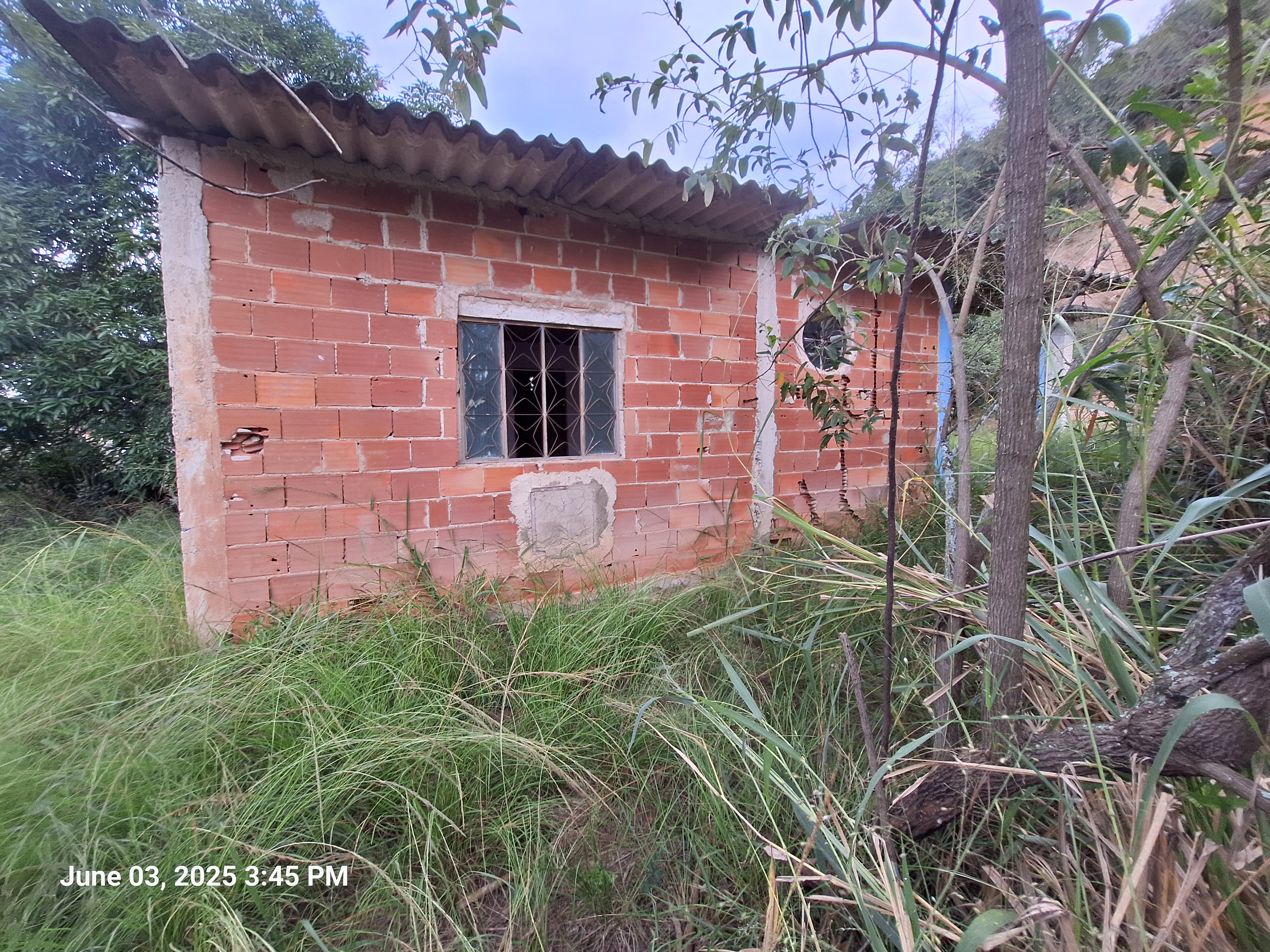 Terreno com casa em Tinguá, 15x35m