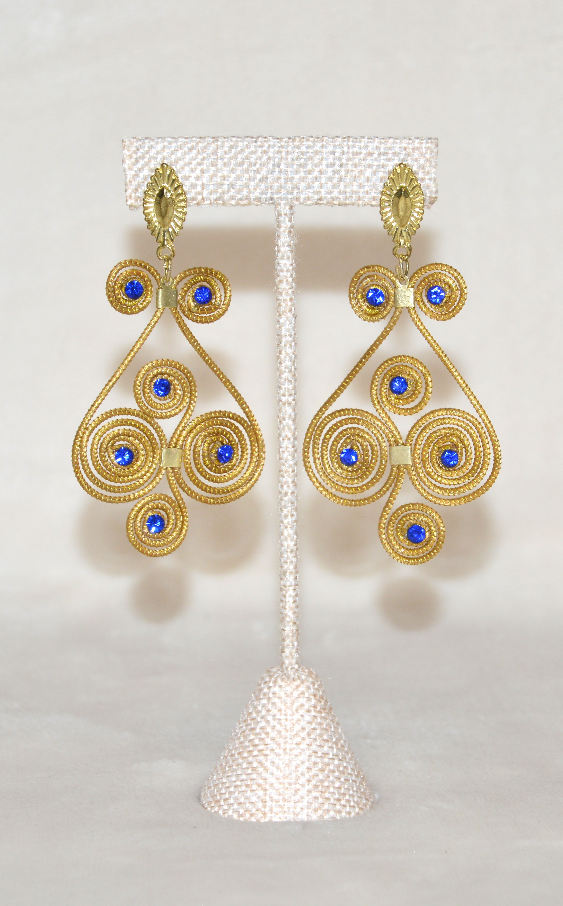 Elegant Swirl Design with Blue Gemstone