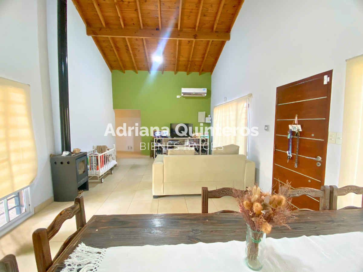 Casa con 3 dormitorios y 3 baños con escritura e impuestos al día - Villa Rosa
