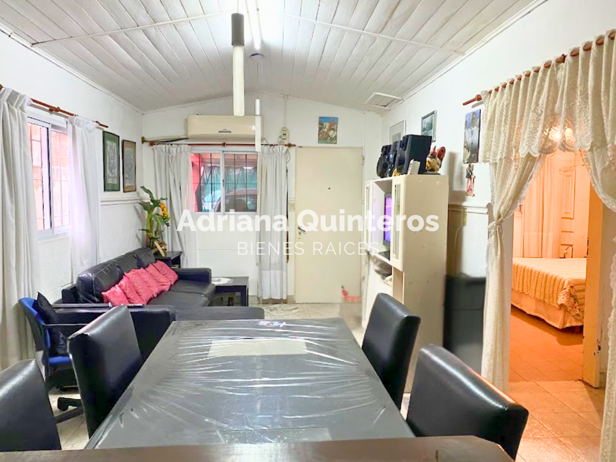 Casa con dos habitaciones y escritura en Villa Rosa. A media cuadra de Ruta 25