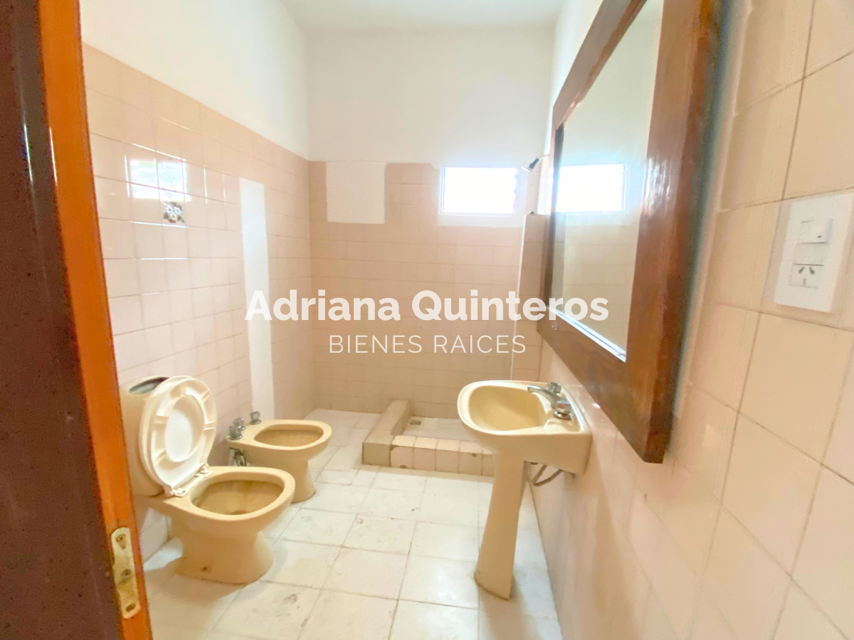 Casa de dos habitaciones y departamento con escritura e impuesto al dia - Villa Rosa