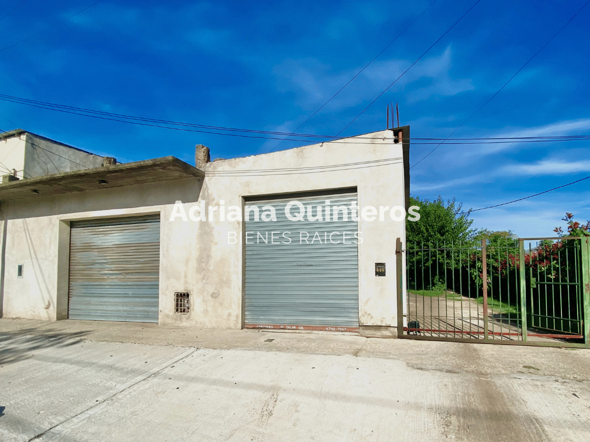 Casa con dos locales y cuatro departamentos con escritura e Impuestos al día - Gran Bourg