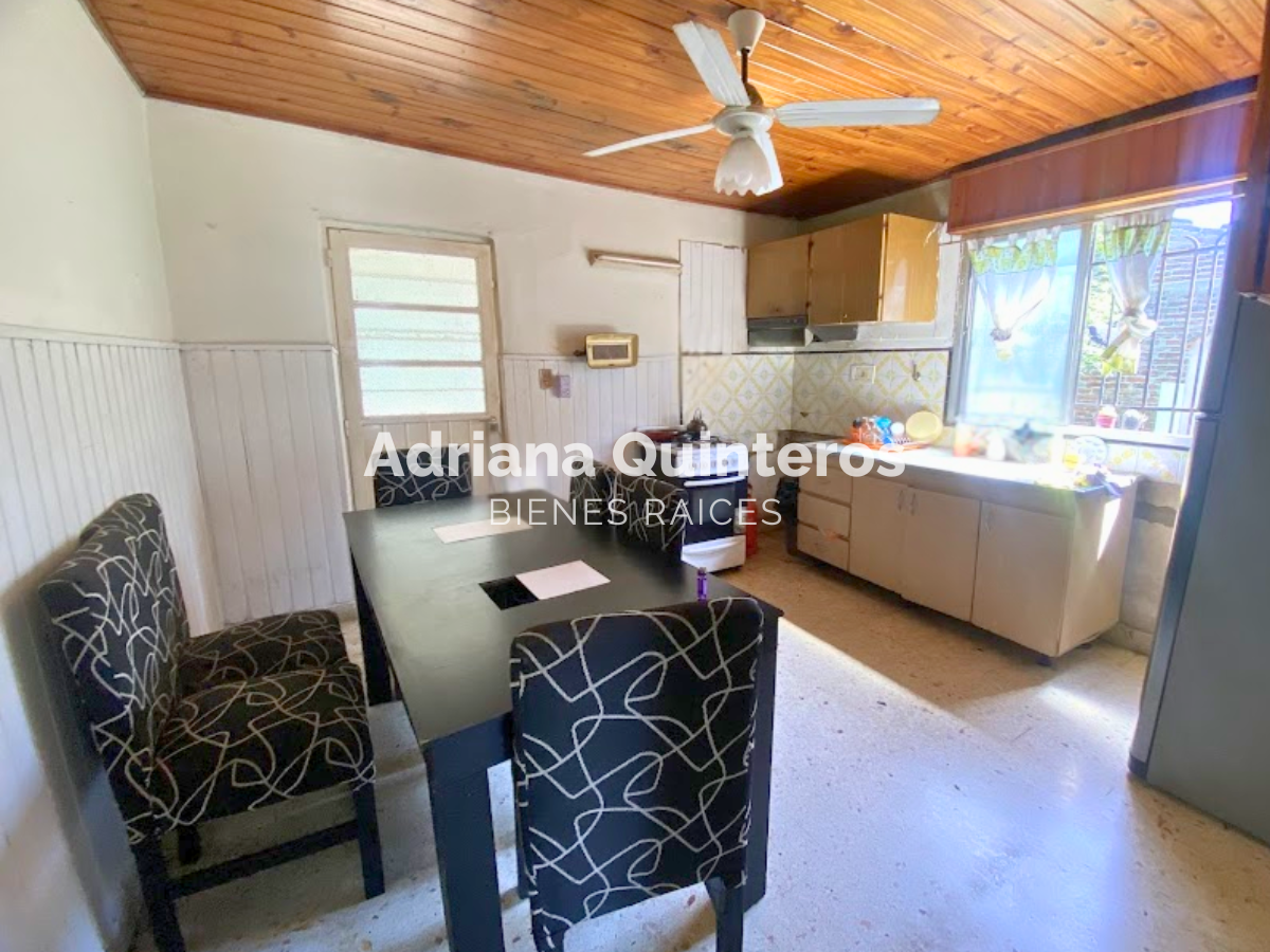 Casa con dos habitaciones y local en B° Luchetti - Villa Rosa. Apta credito - Escritura y planos
