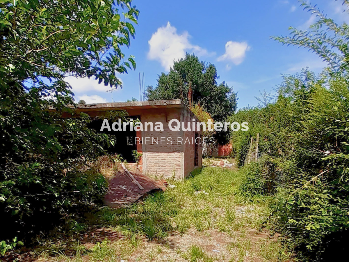Lote 500 m2 con construccion, perforacion y luz - Escritura e impuestos al dia - Maquinista Savio