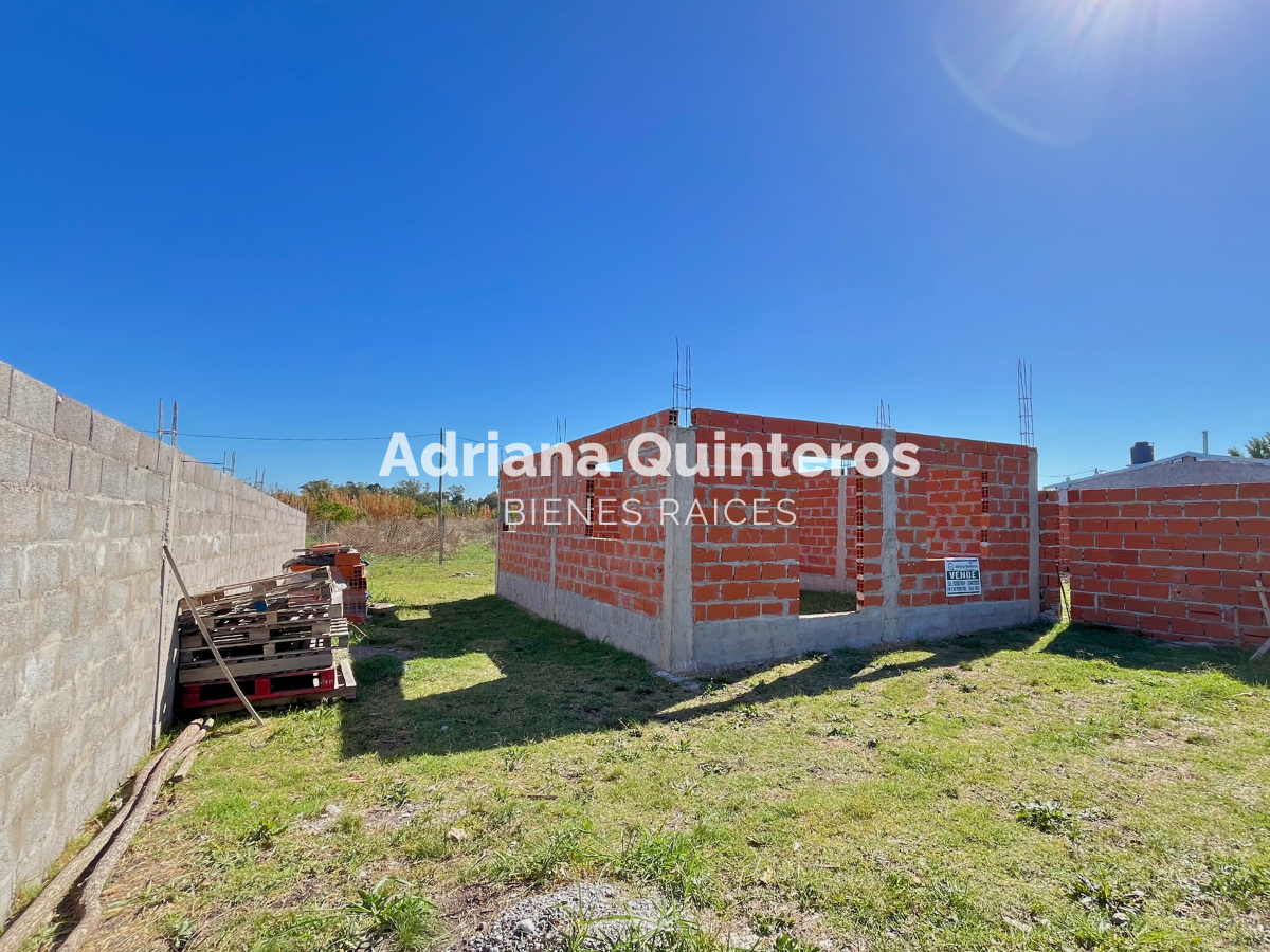 Lote 250 m² con construcción a terminar y escritura en Barrio Boggio  - Villa Rosa