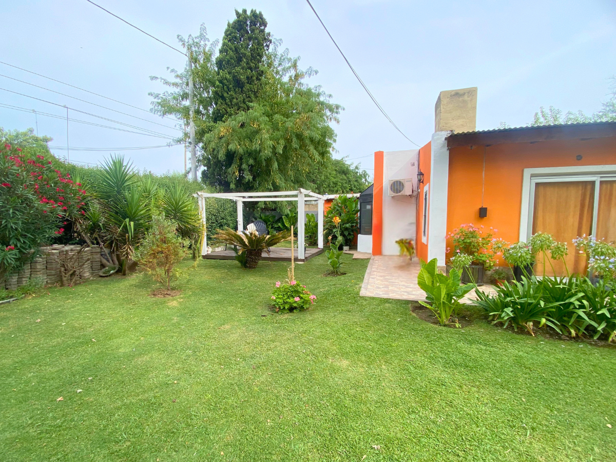 Casa quinta y salon equipado con escritura e impuestos al día en Ferrum - Villa Rosa
