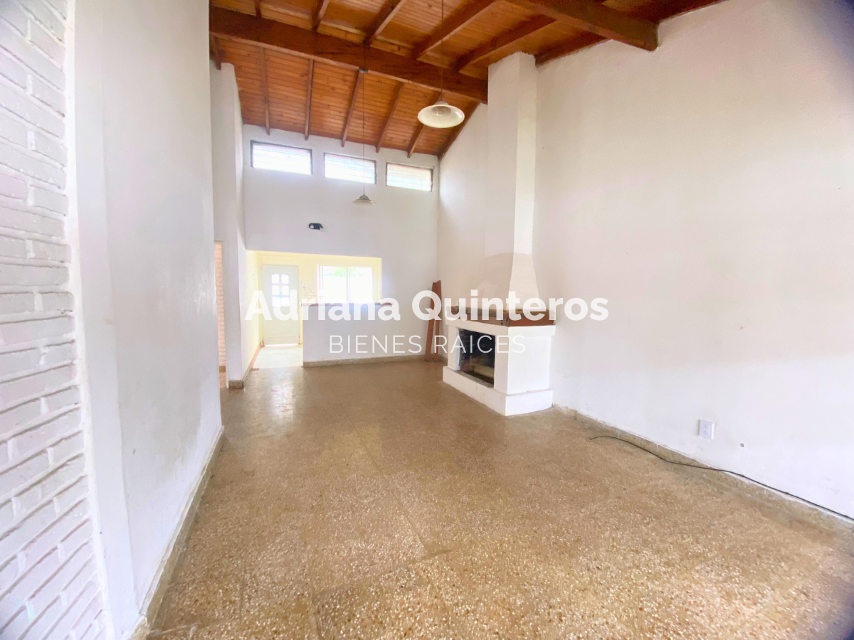 Casa de dos habitaciones y departamento con escritura e impuesto al dia - Villa Rosa