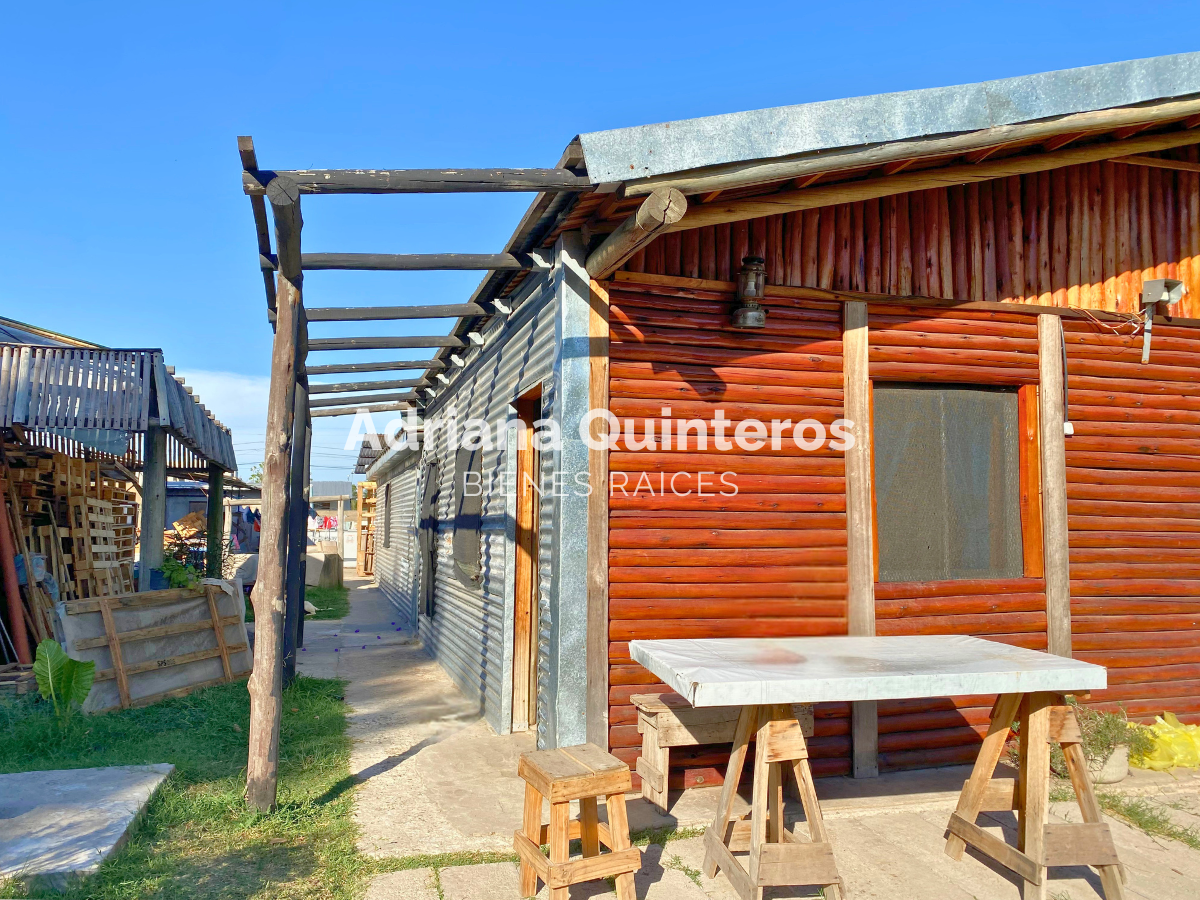 Casa de cuatro habitaciones de 1040 m² con escritura - Villa Rosa.