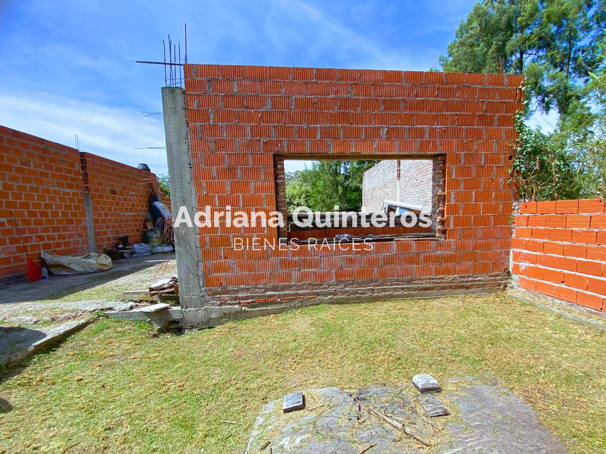 Lote con construccion y escritura e impuestos al dia  en Open Door - Luján. Permuta por vehiculo o propiedad