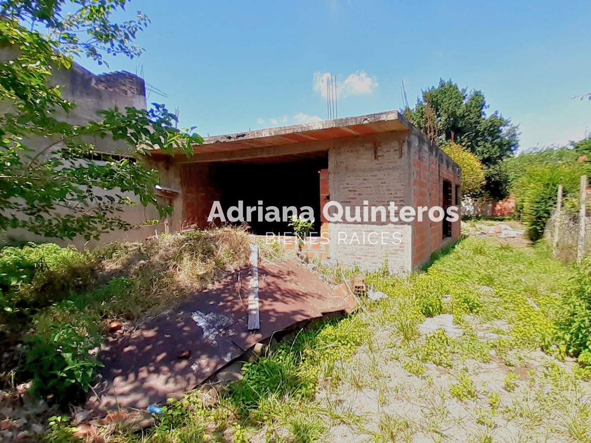 Lote 500 m2 con construccion, perforacion y luz - Escritura e impuestos al dia - Maquinista Savio