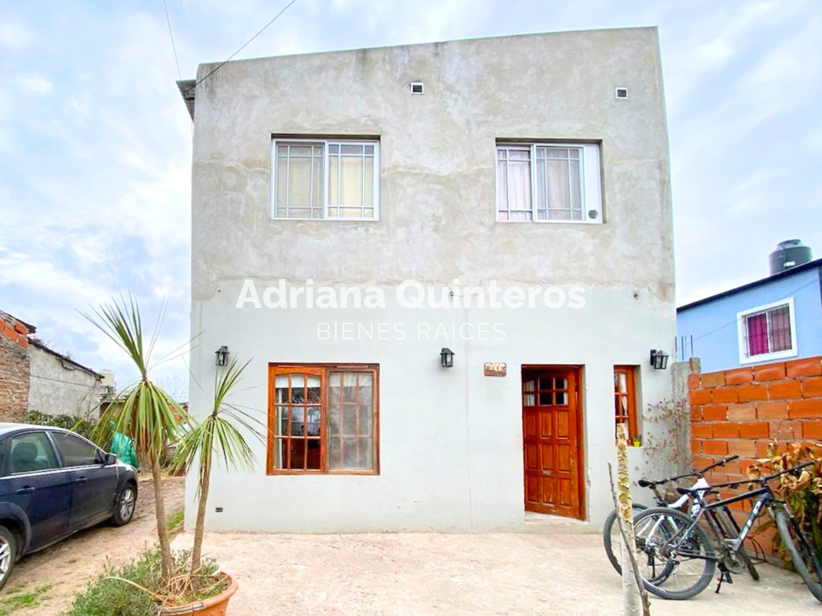 Casa con 4 dormitorios y escritura e impuestos -  B° Luchetti, Villa Rosa