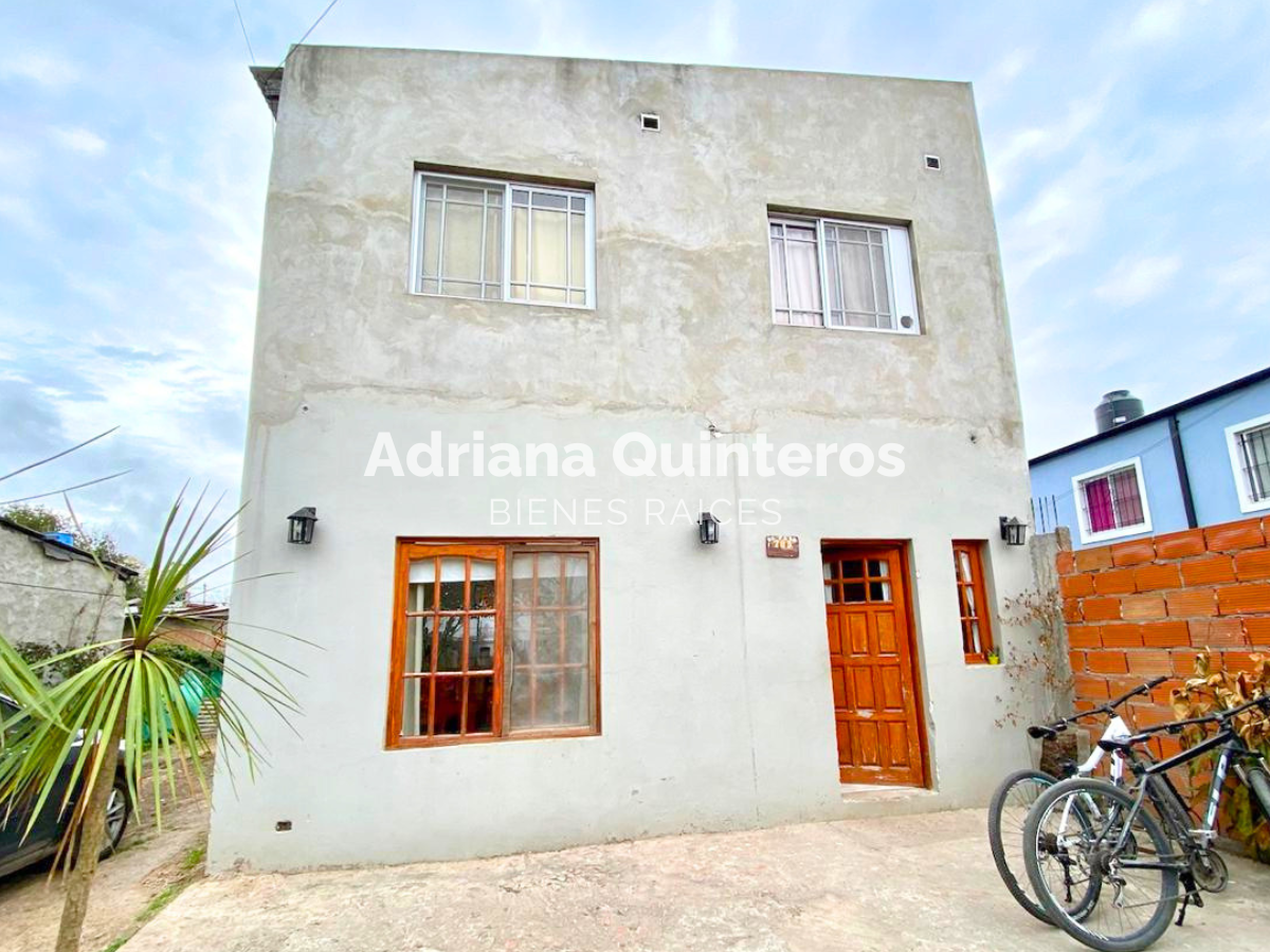 Casa con 4 dormitorios y escritura e impuestos -  B° Luchetti, Villa Rosa