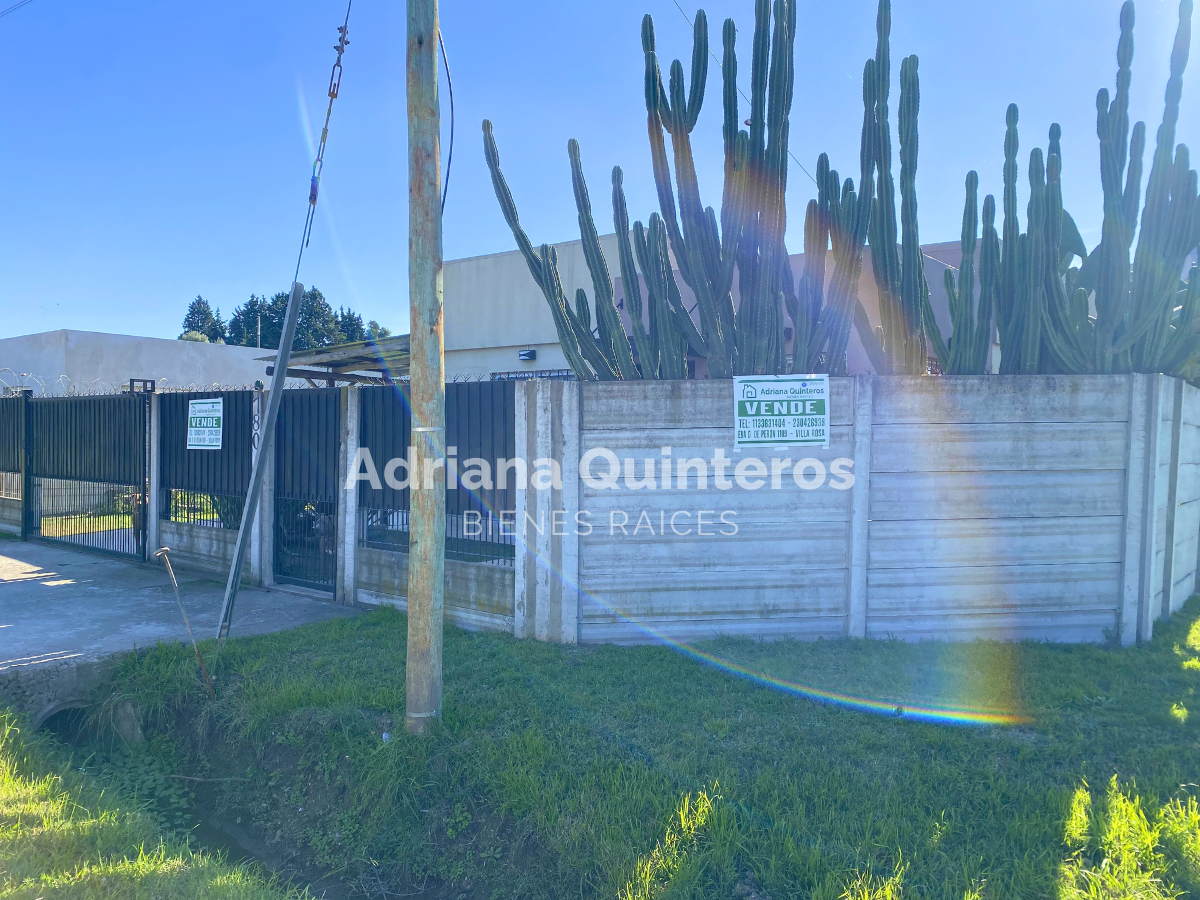 Casa con dos dormitorios y escritura en venta - Matheu