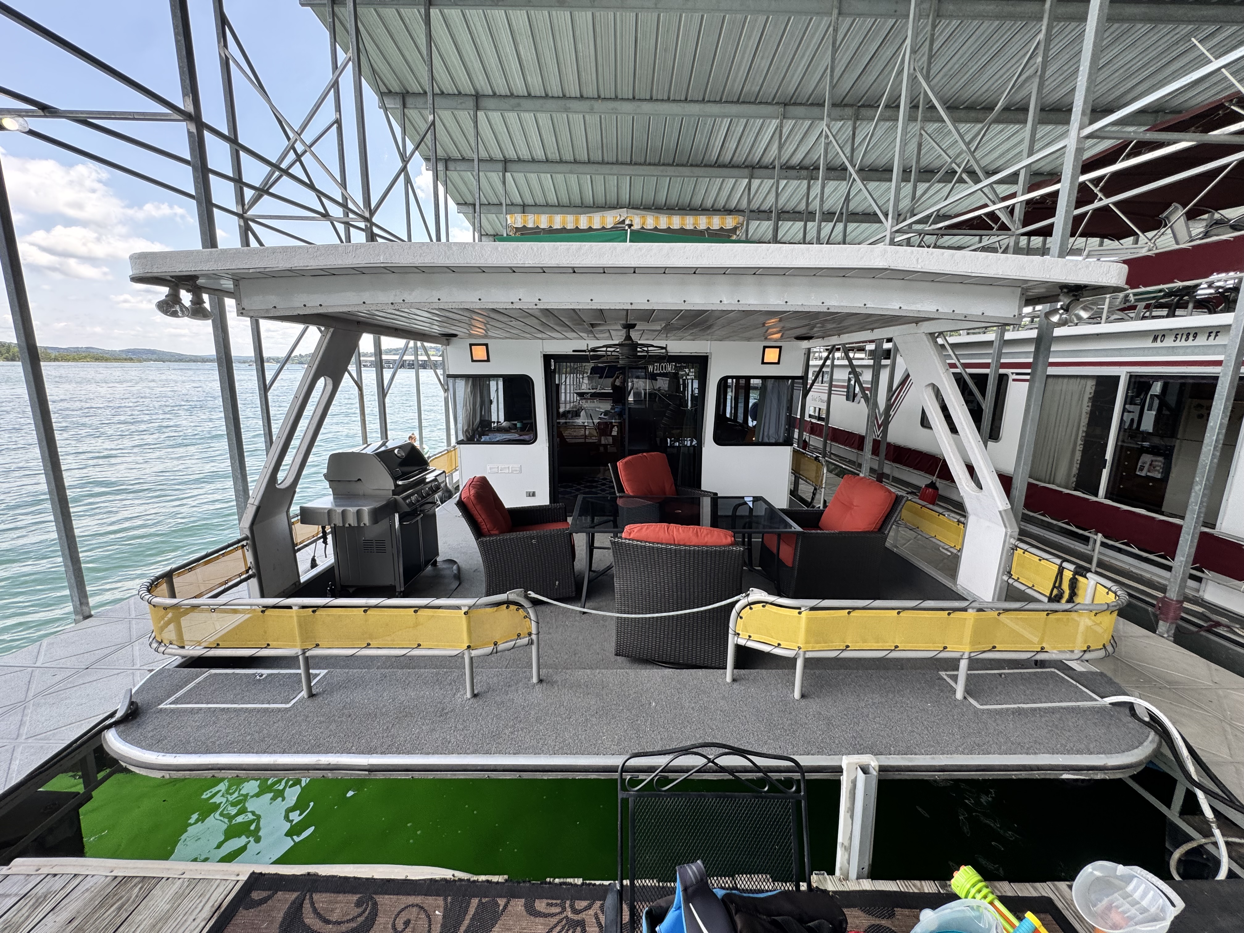 1988 Jamestowner 16’ 6’ x 60 Houseboat