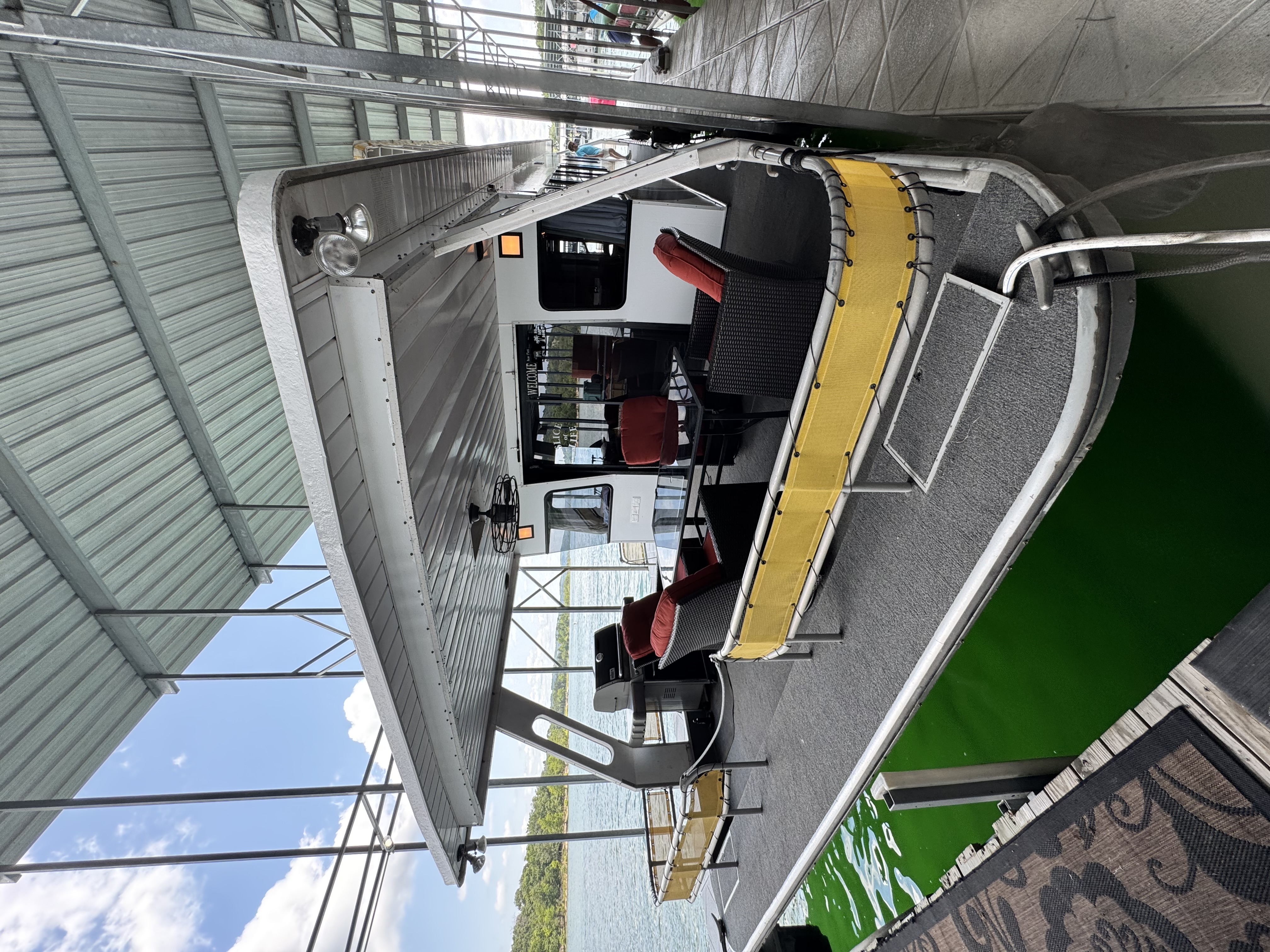 1988 Jamestowner 16’ 6’ x 60 Houseboat