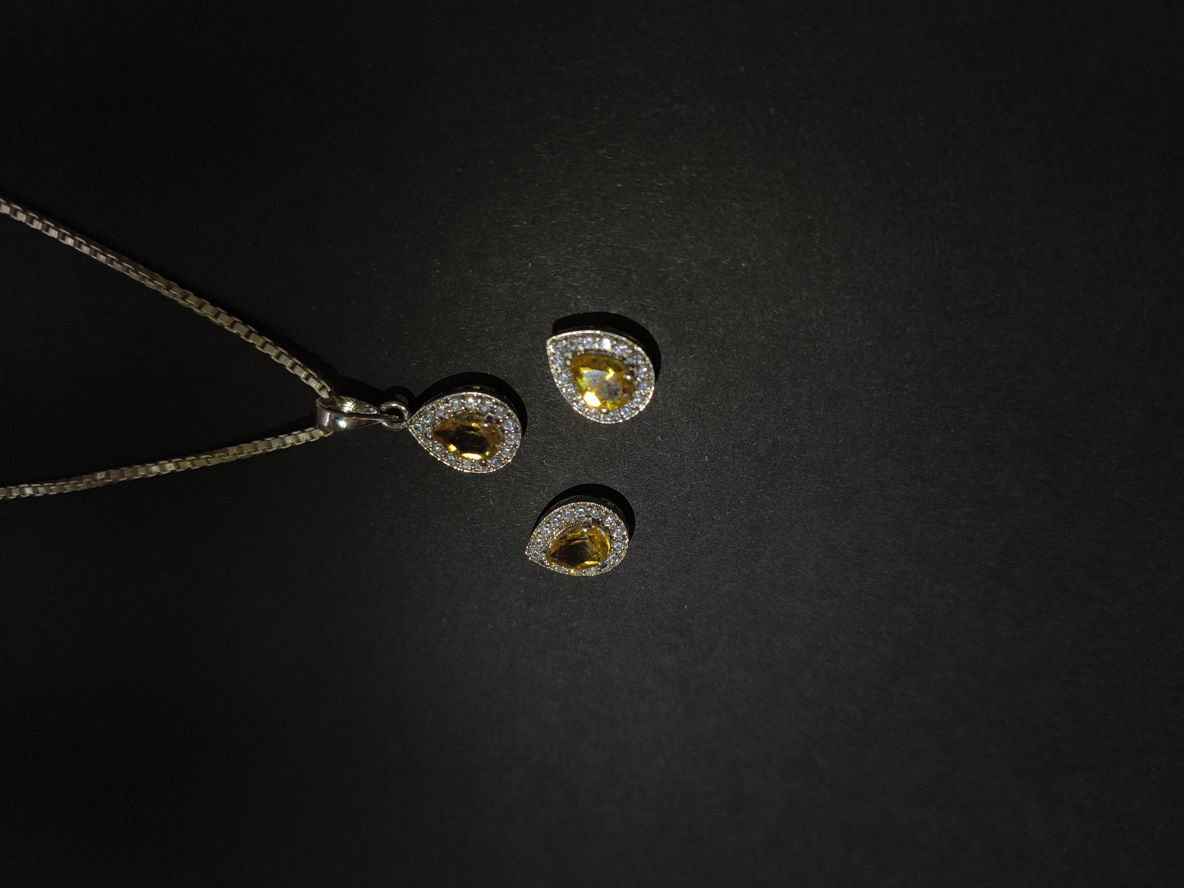 Elegant Teardrop Jewelry Set
