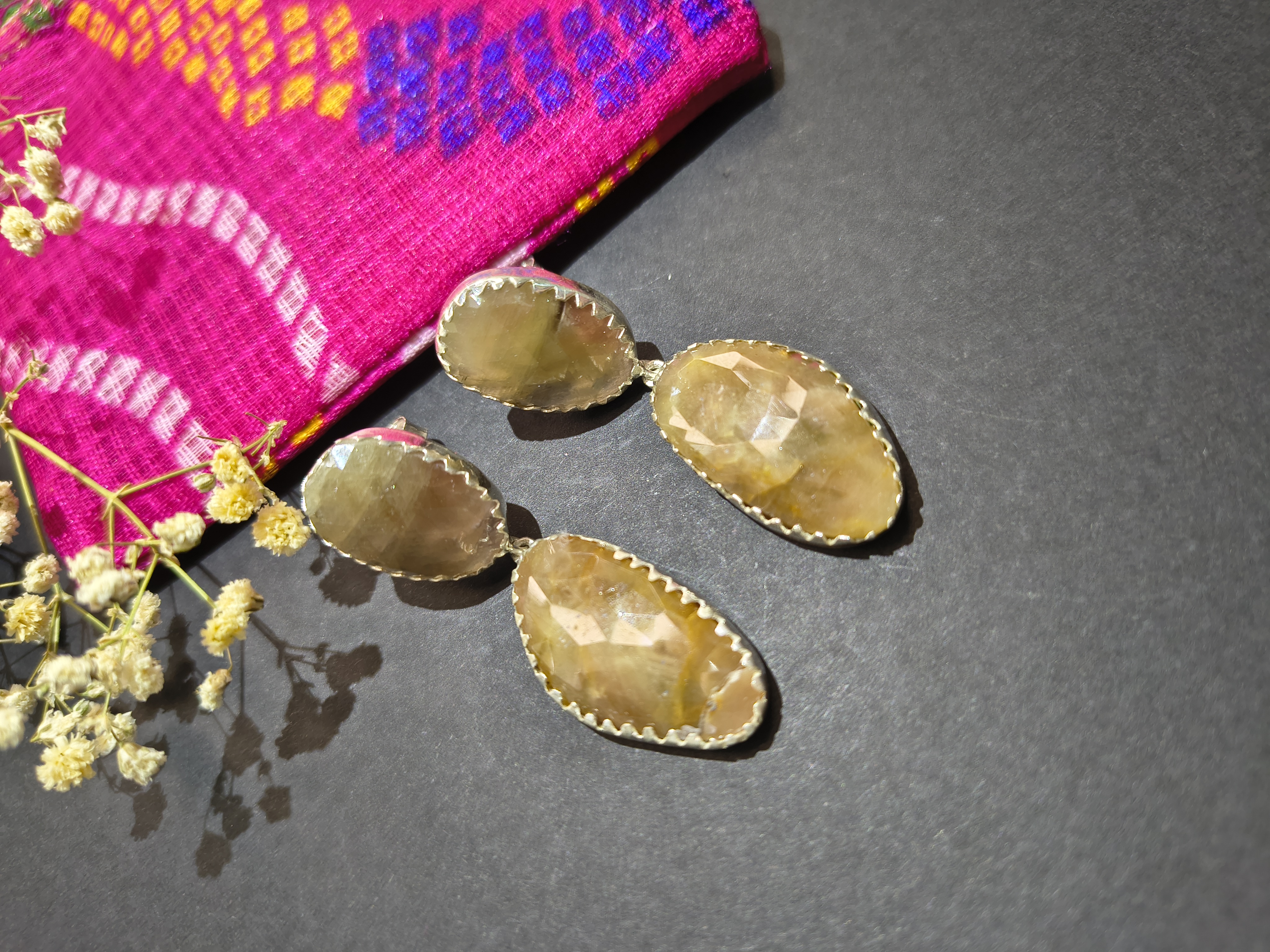 Golden sapphire earrings