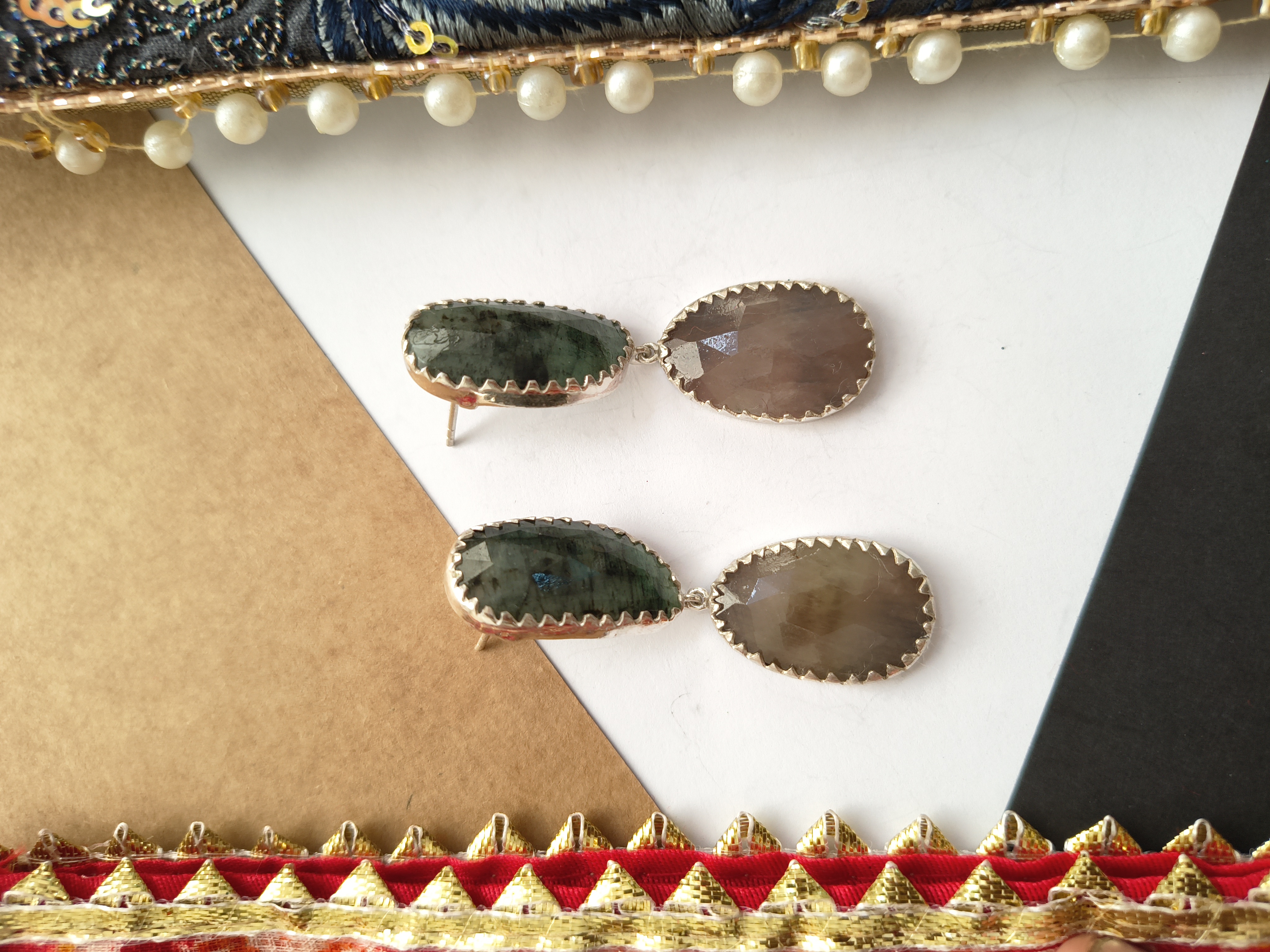 Green and brown sapphier Earrings