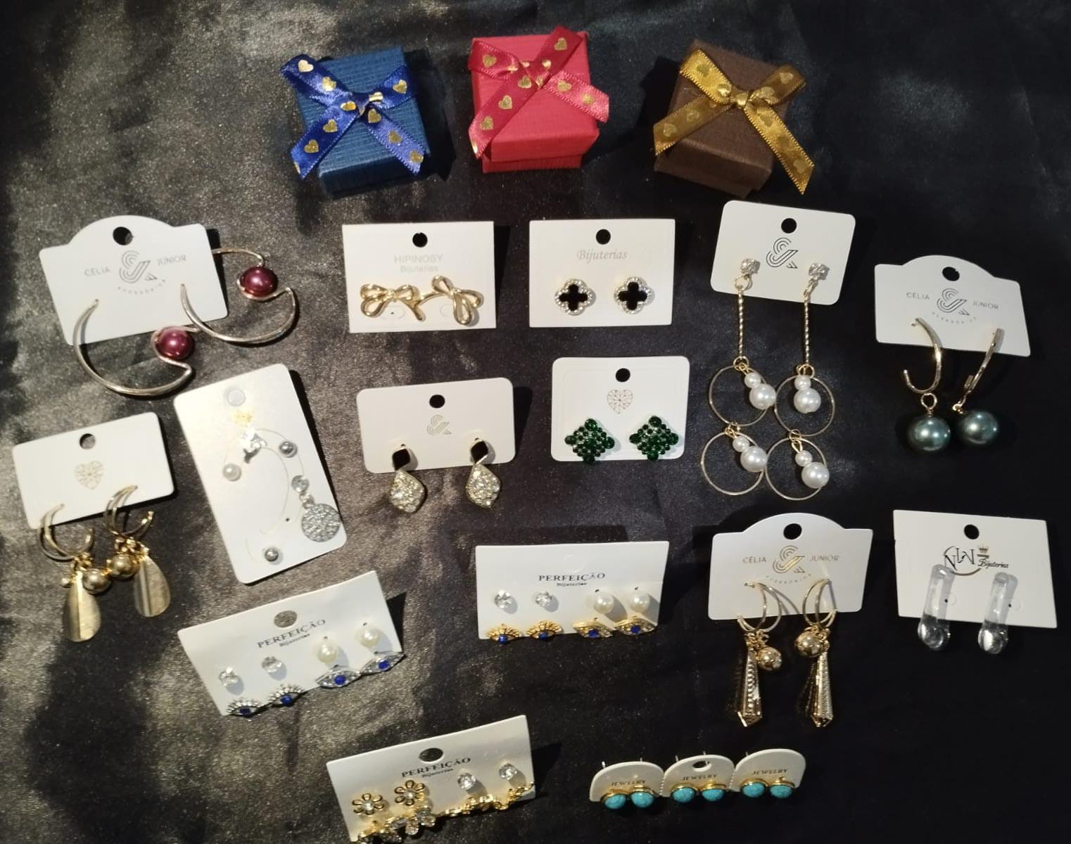 Conjunto de brincos • Variados