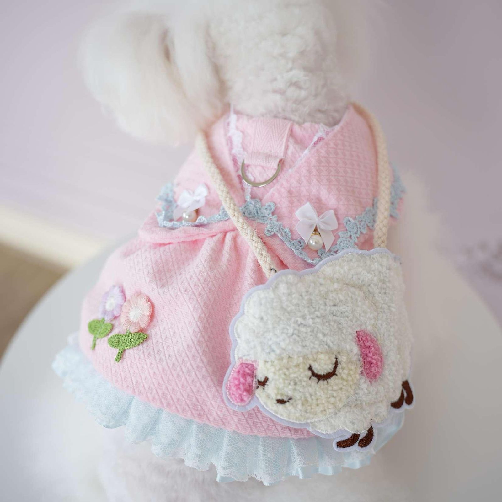 Vestido rosa com detalhes em fenda