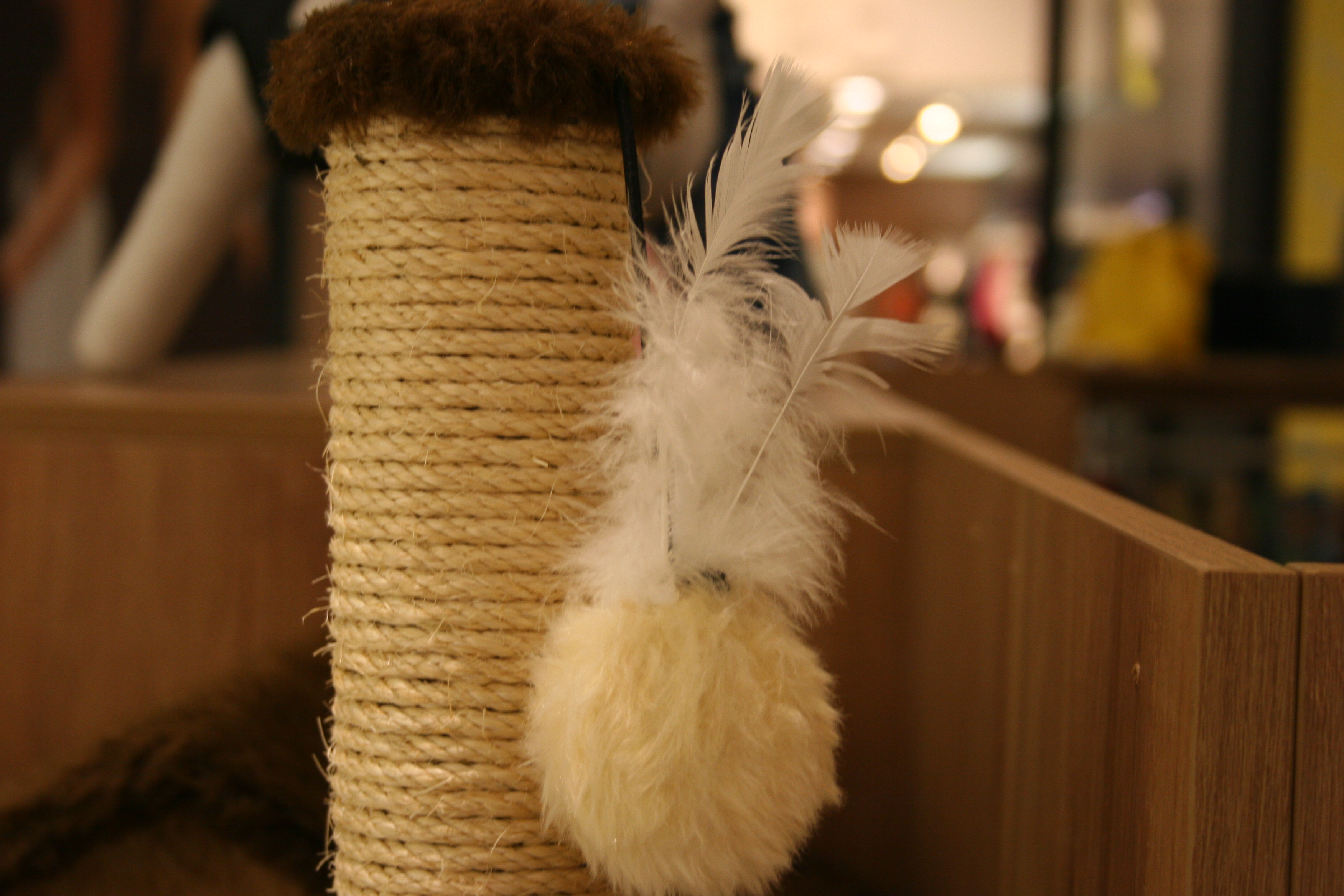 Arranhador House Liso São Benedito Marrom e Bege