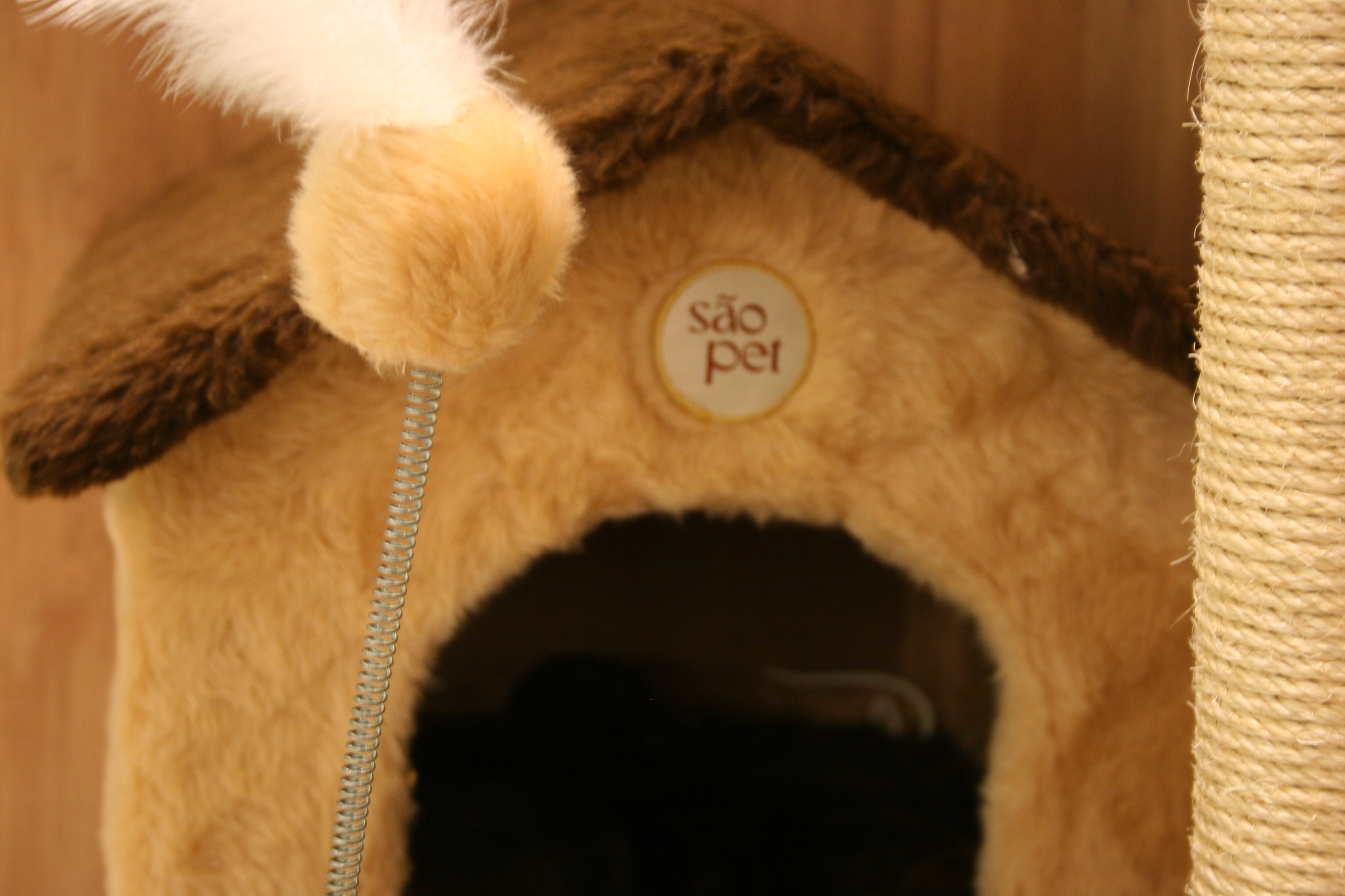 Arranhador House Liso São Benedito Marrom e Bege