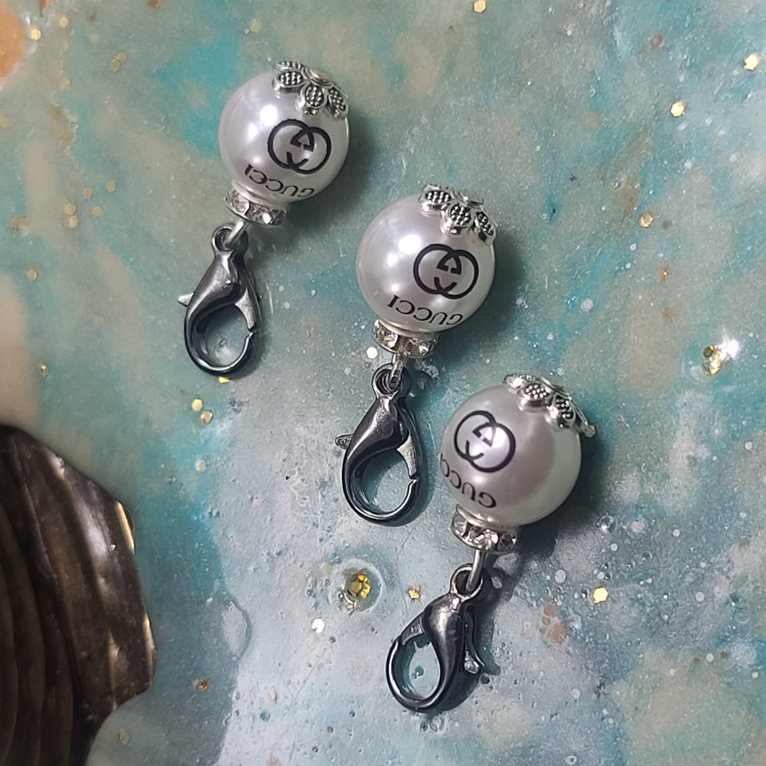 3 Pearl GG Zipper Pull