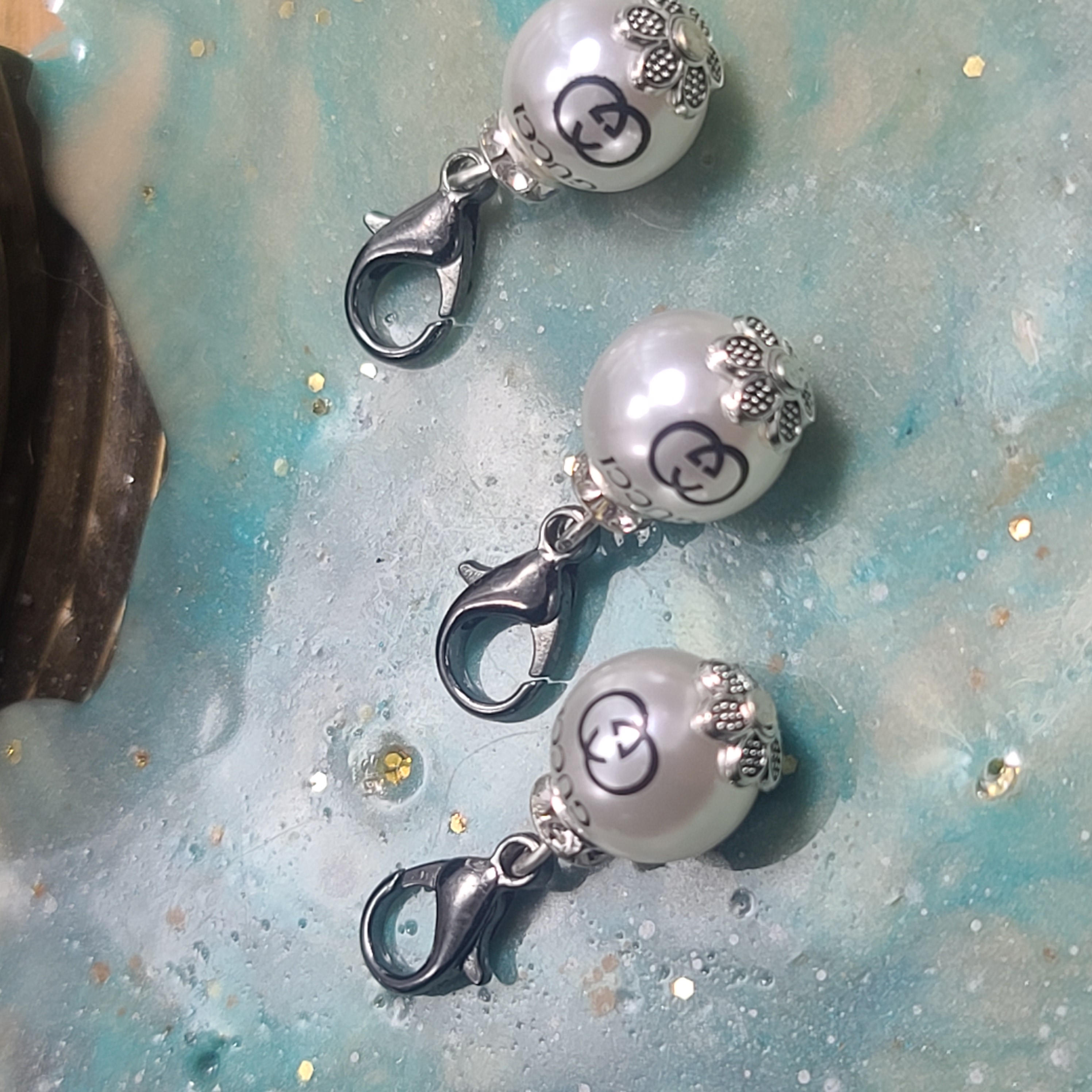 3 Pearl GG Zipper Pull
