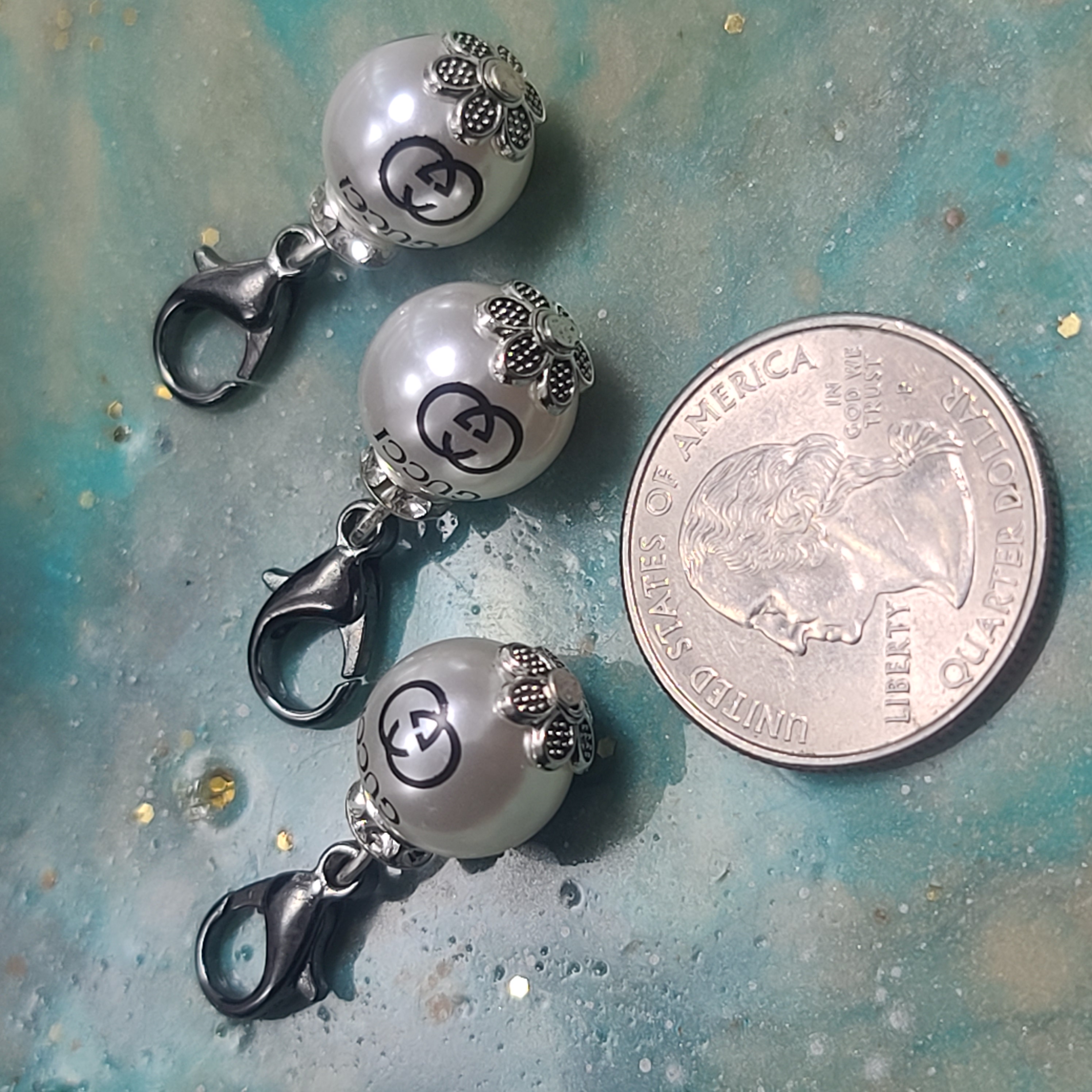 3 Pearl GG Zipper Pull
