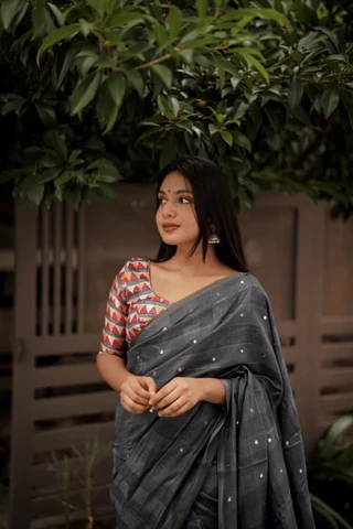 Handwoven Grey Cotton Saree