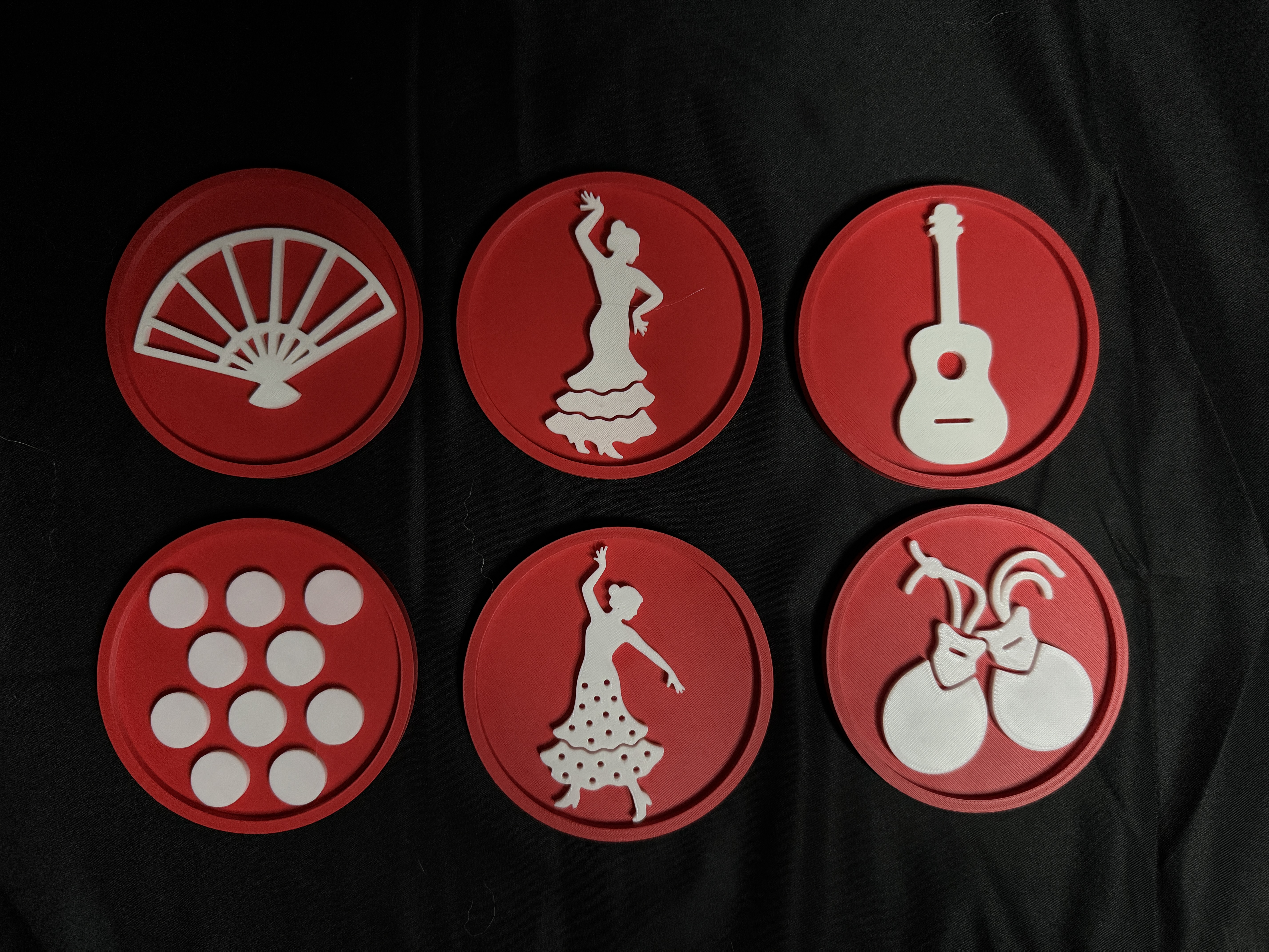 Set de 6 Posavasos Temáticos “Sevillanas” con Soporte Decorativo – Edición Flamenca 💃
