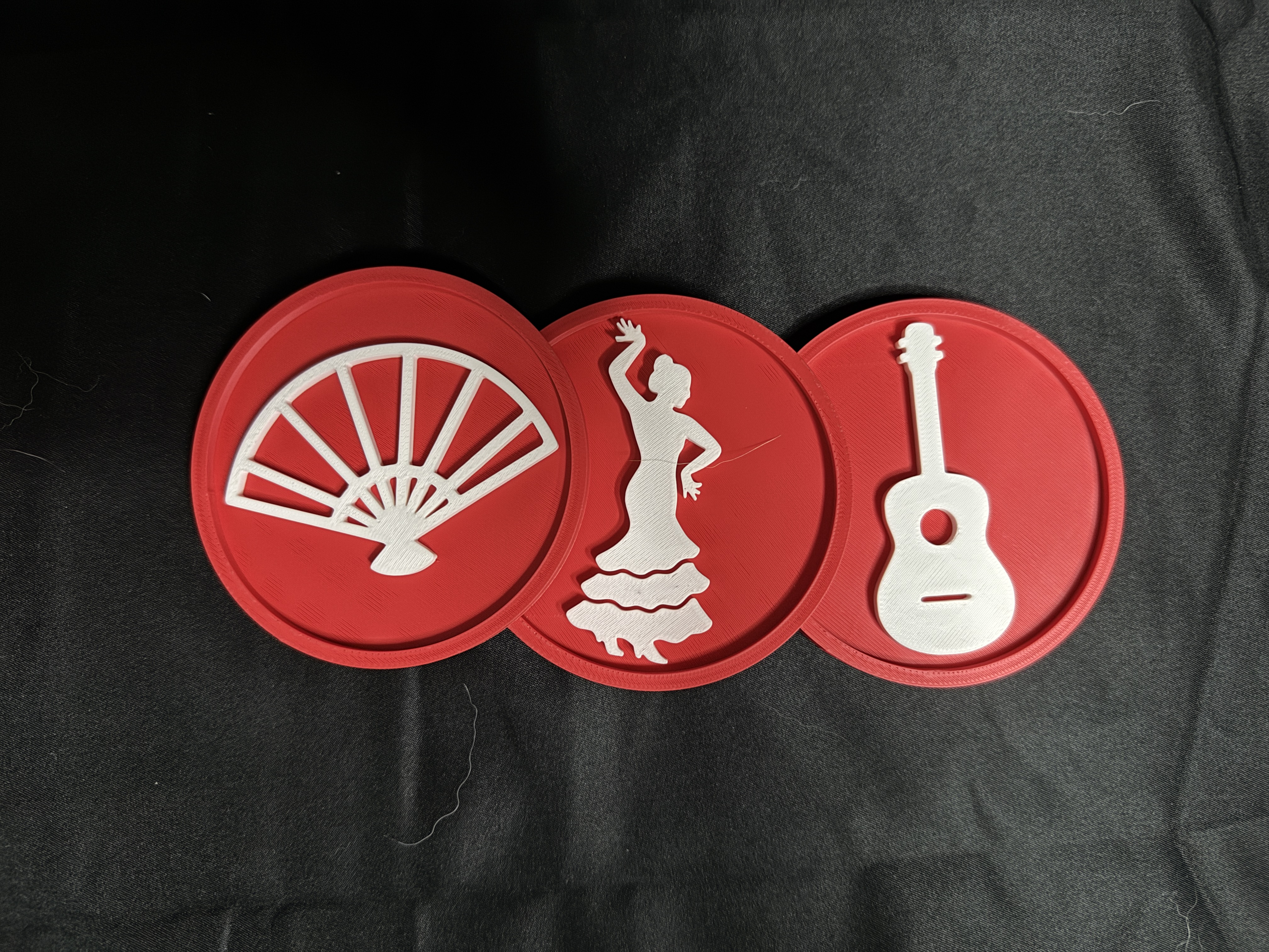 Set de 6 Posavasos Temáticos “Sevillanas” con Soporte Decorativo – Edición Flamenca 💃