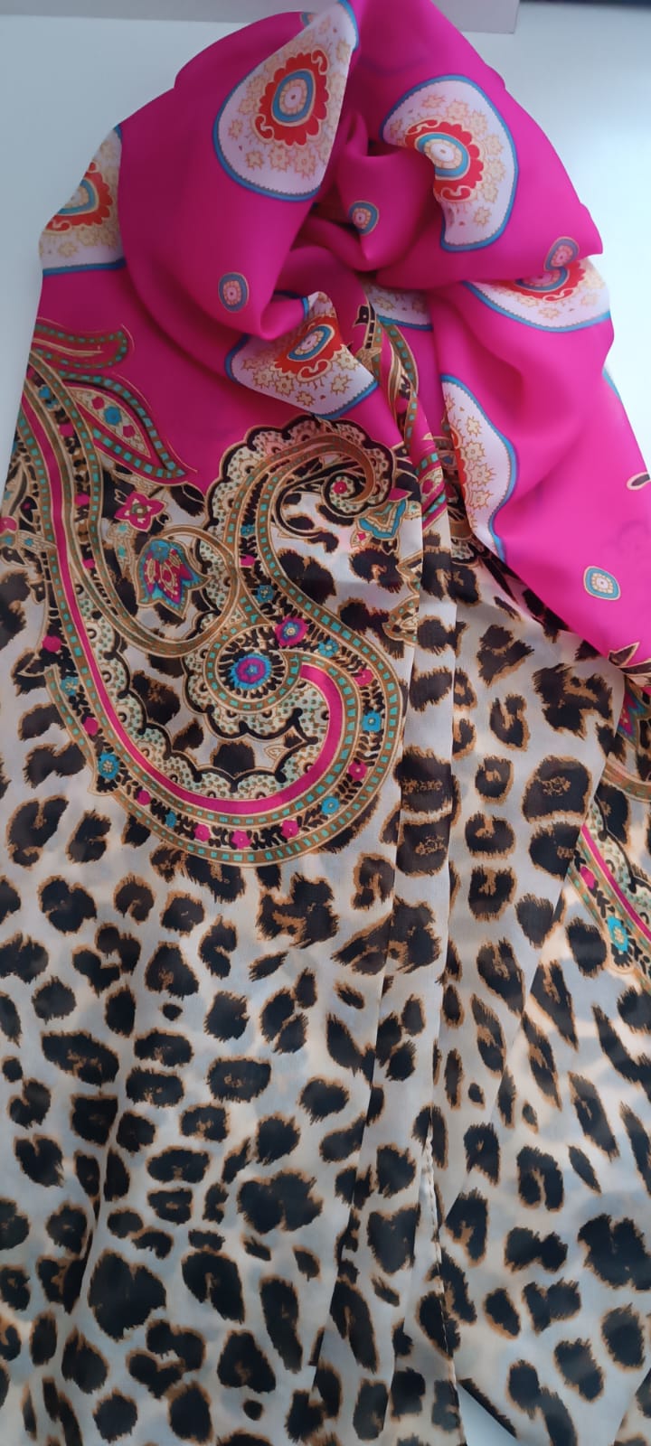 Pañuelo estampado de seda