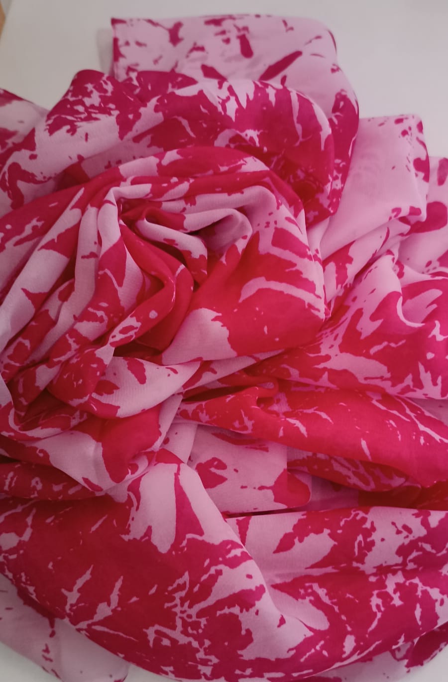 Pañuelo estampado rosa