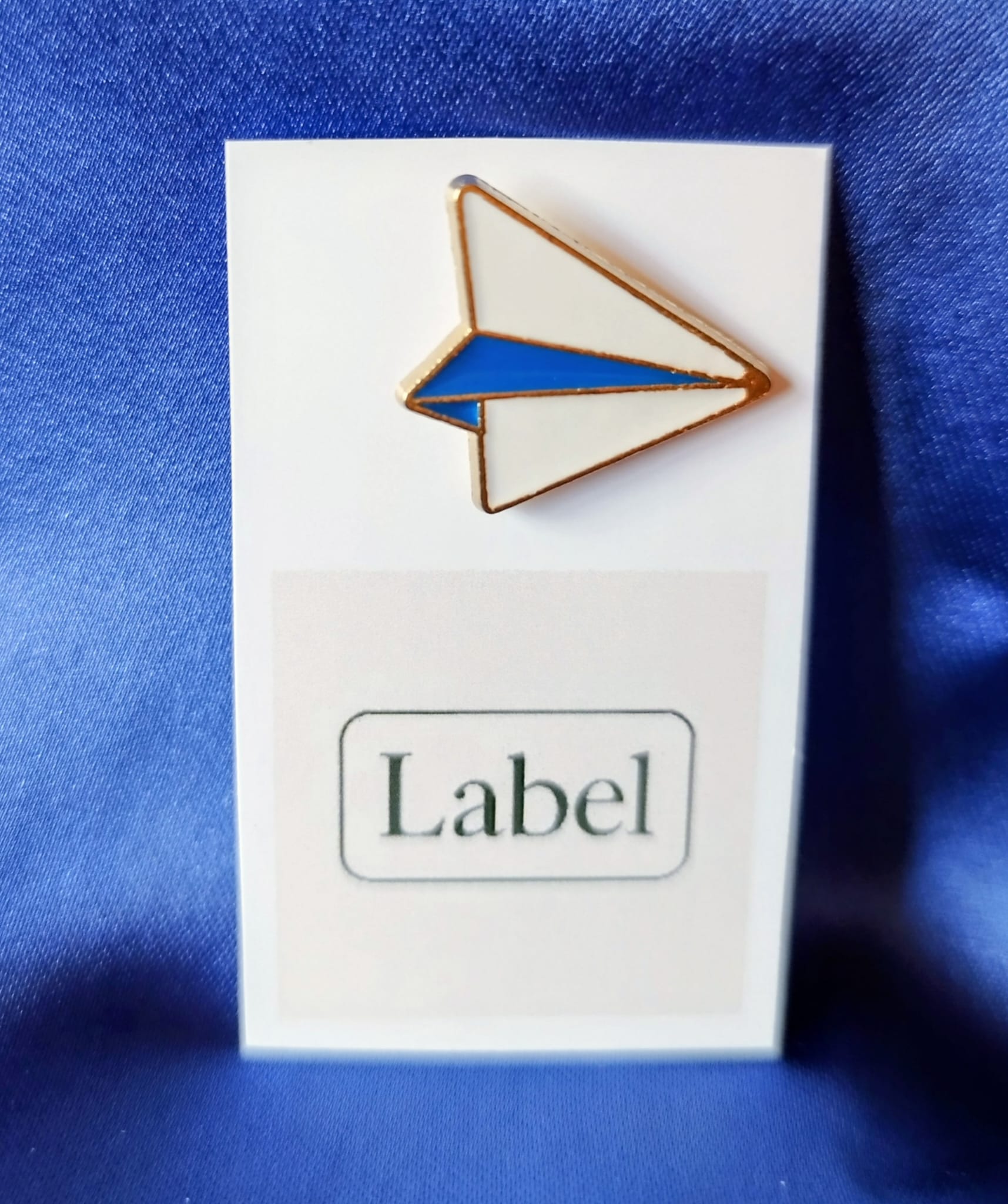 Pin de avión de papel