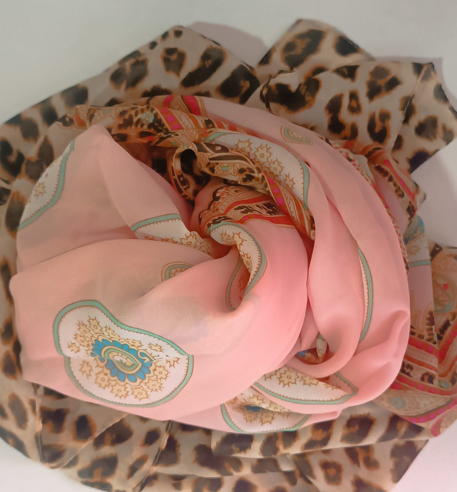 Pañuelo de seda estampado