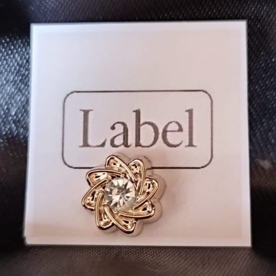 Pin de solapa dorado