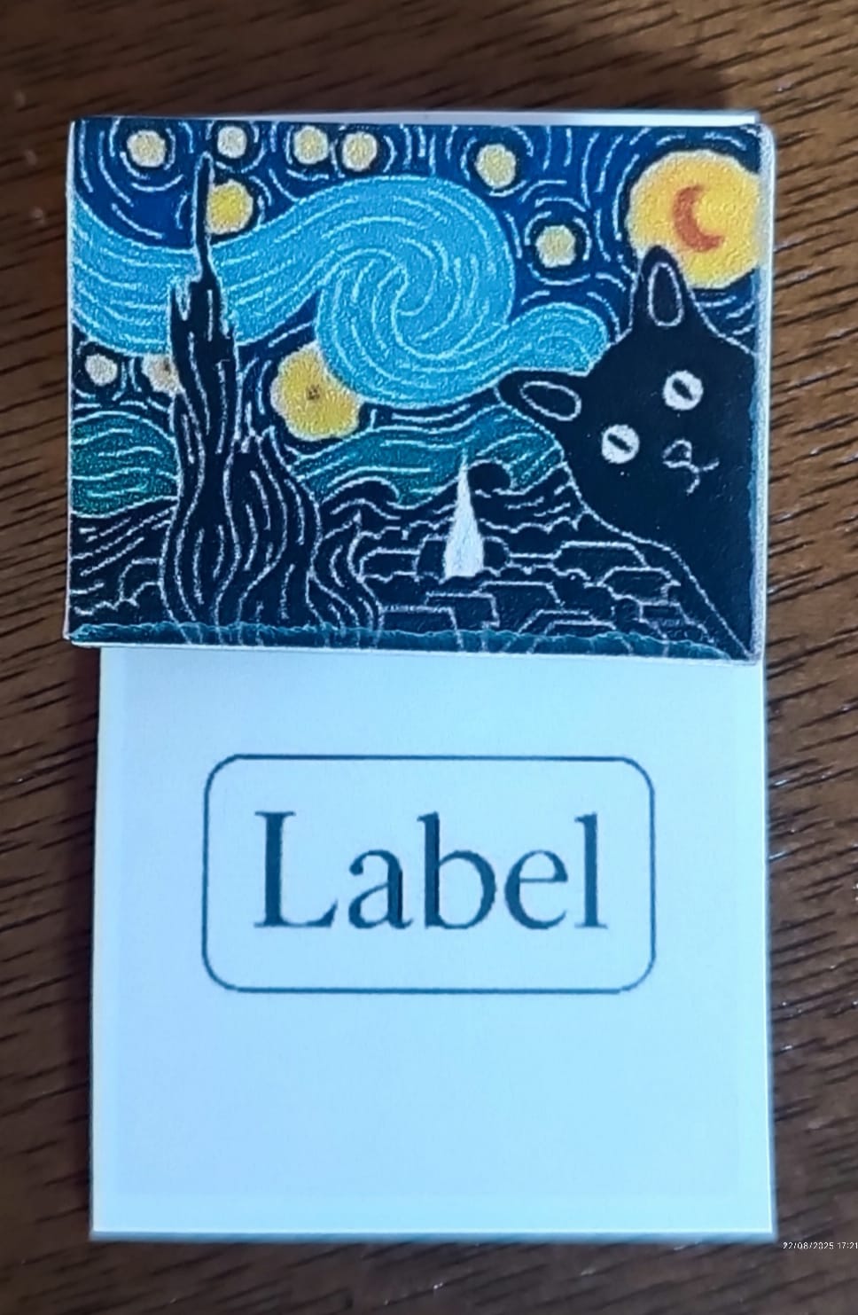 Broche artístico con diseño de 'La noche estrellada'