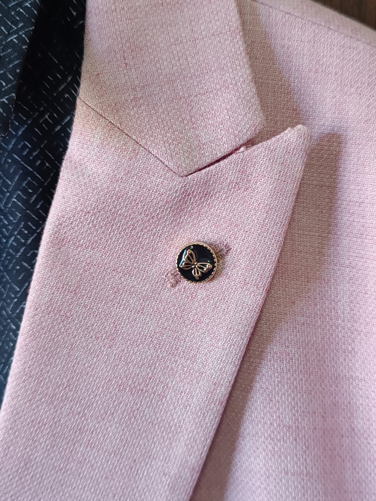 Pin de mariposa dorada