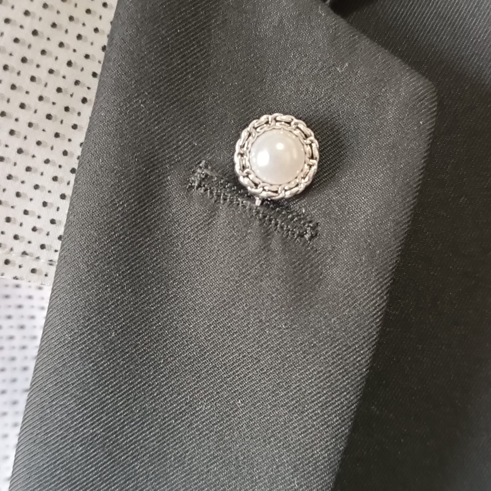 Alfiler de perla elegante