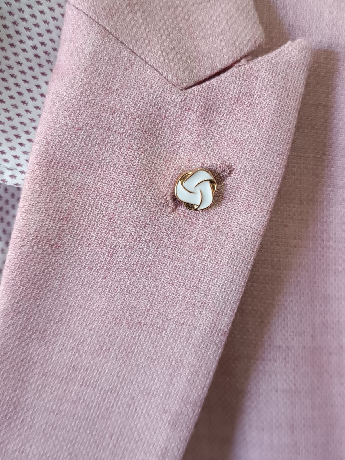 Pin de solapa elegante