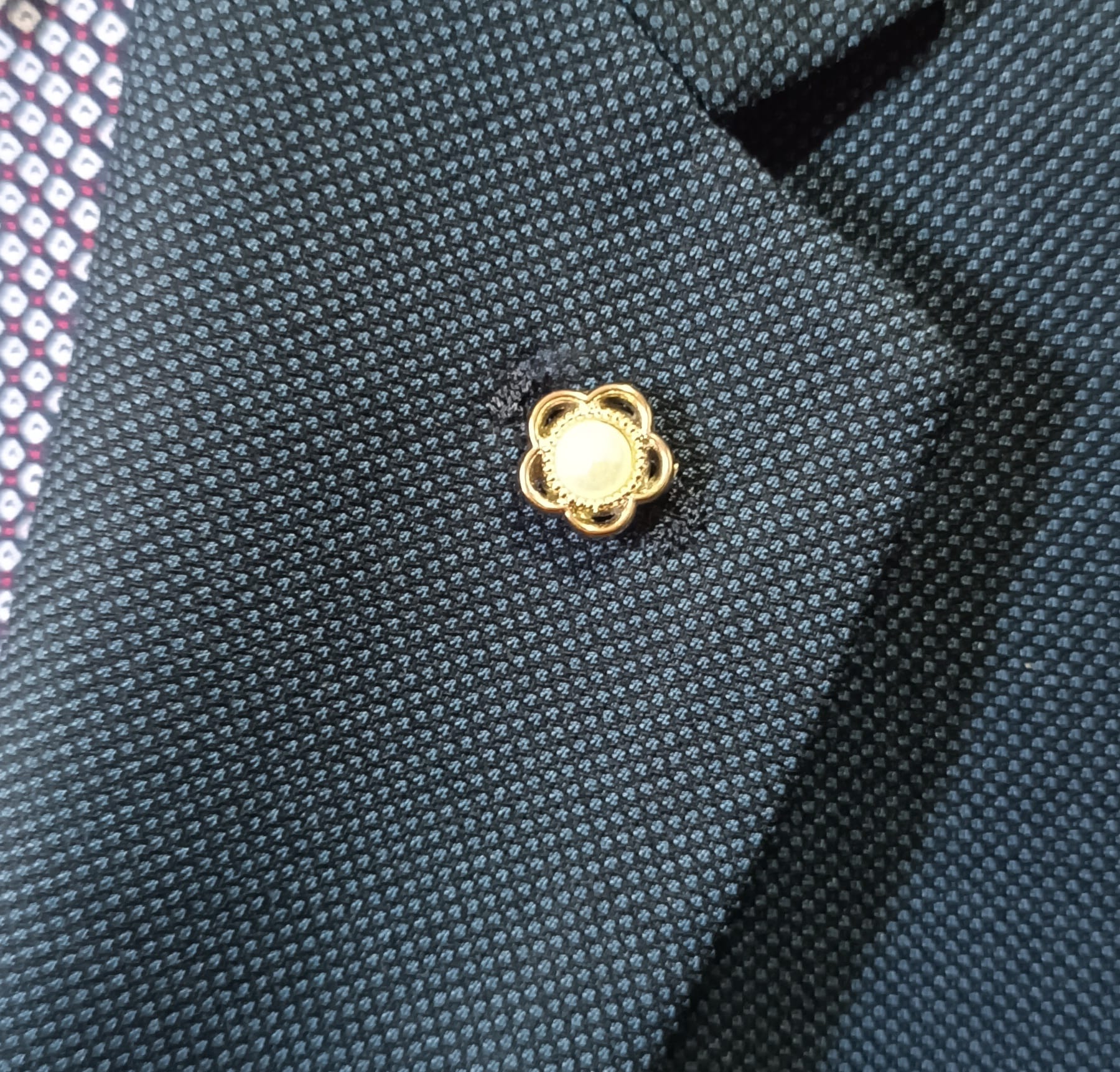 Pin de flor con perla