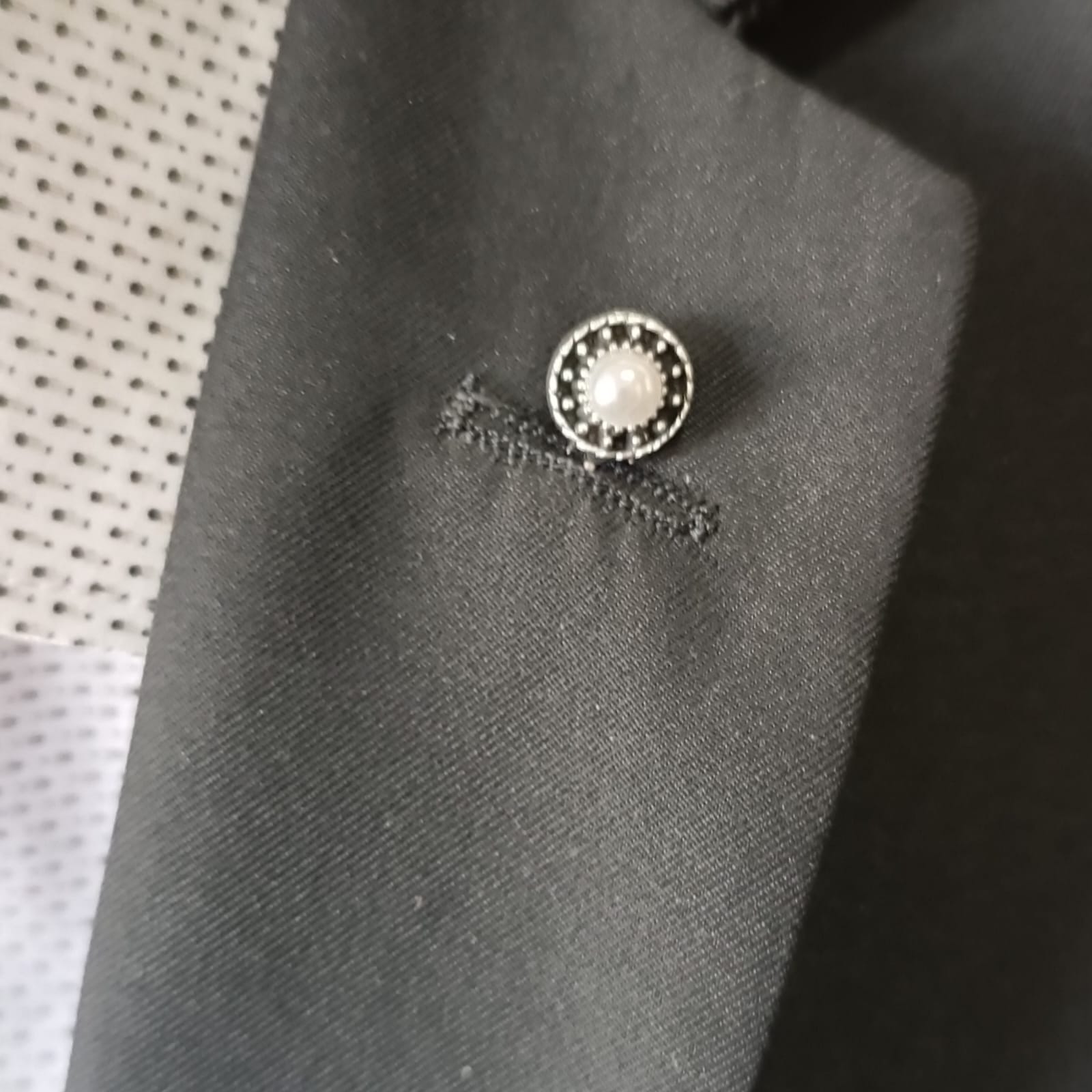 Alfiler de perla elegante