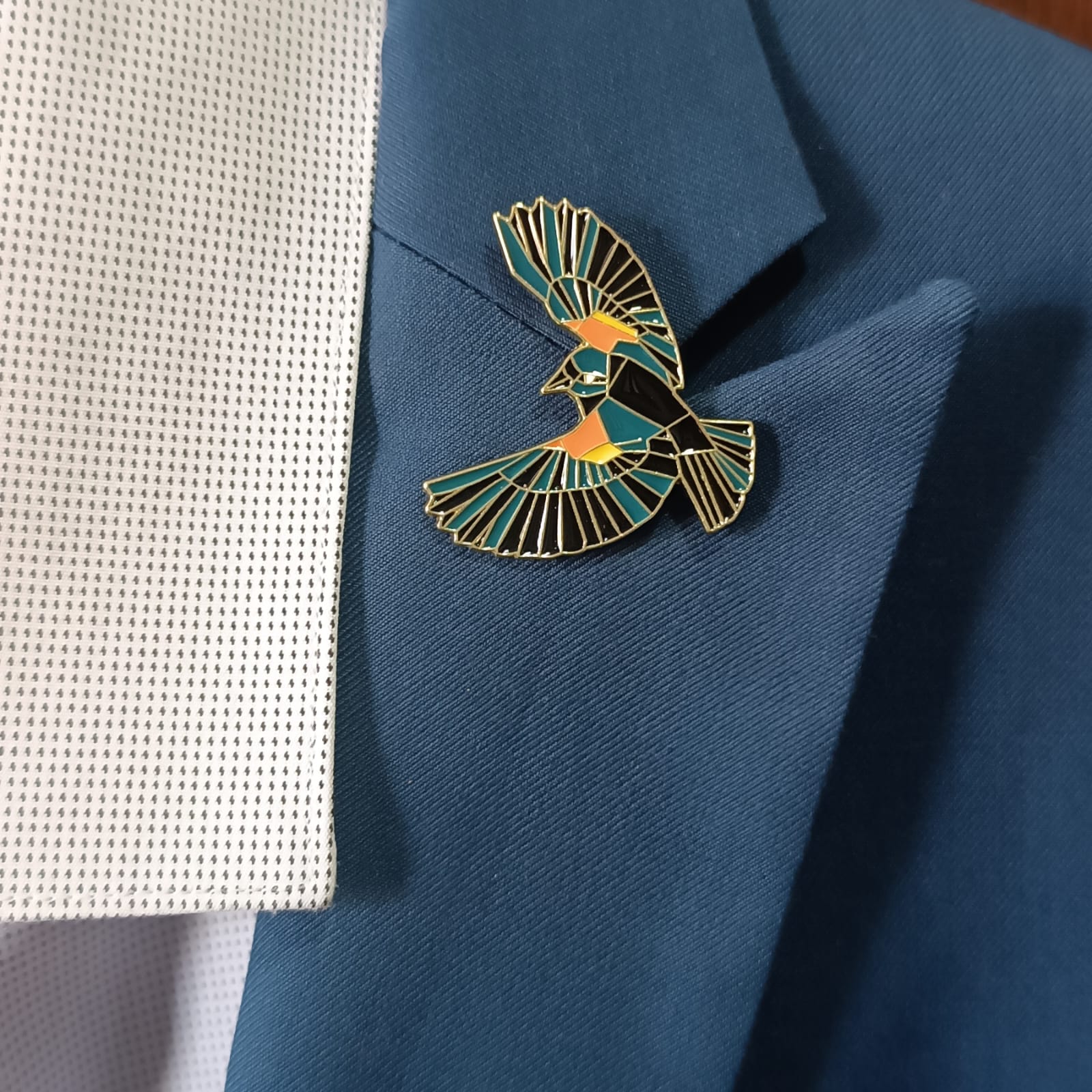 Pin de pájaro origami