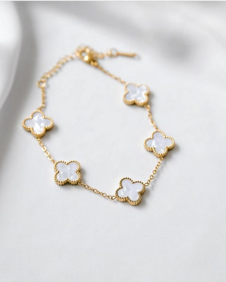 Elegant Clover Charm Bracelet white
