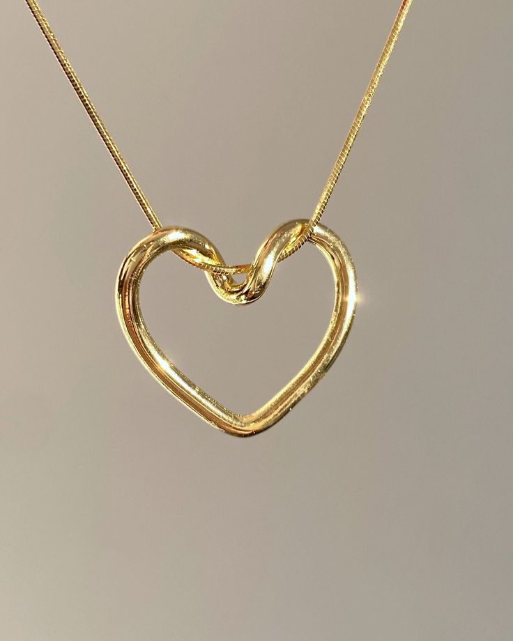 Elegant Heart Pendant Necklace-Gold Plated