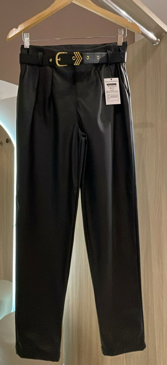 CALÇA COURO C/CINTO PRETA