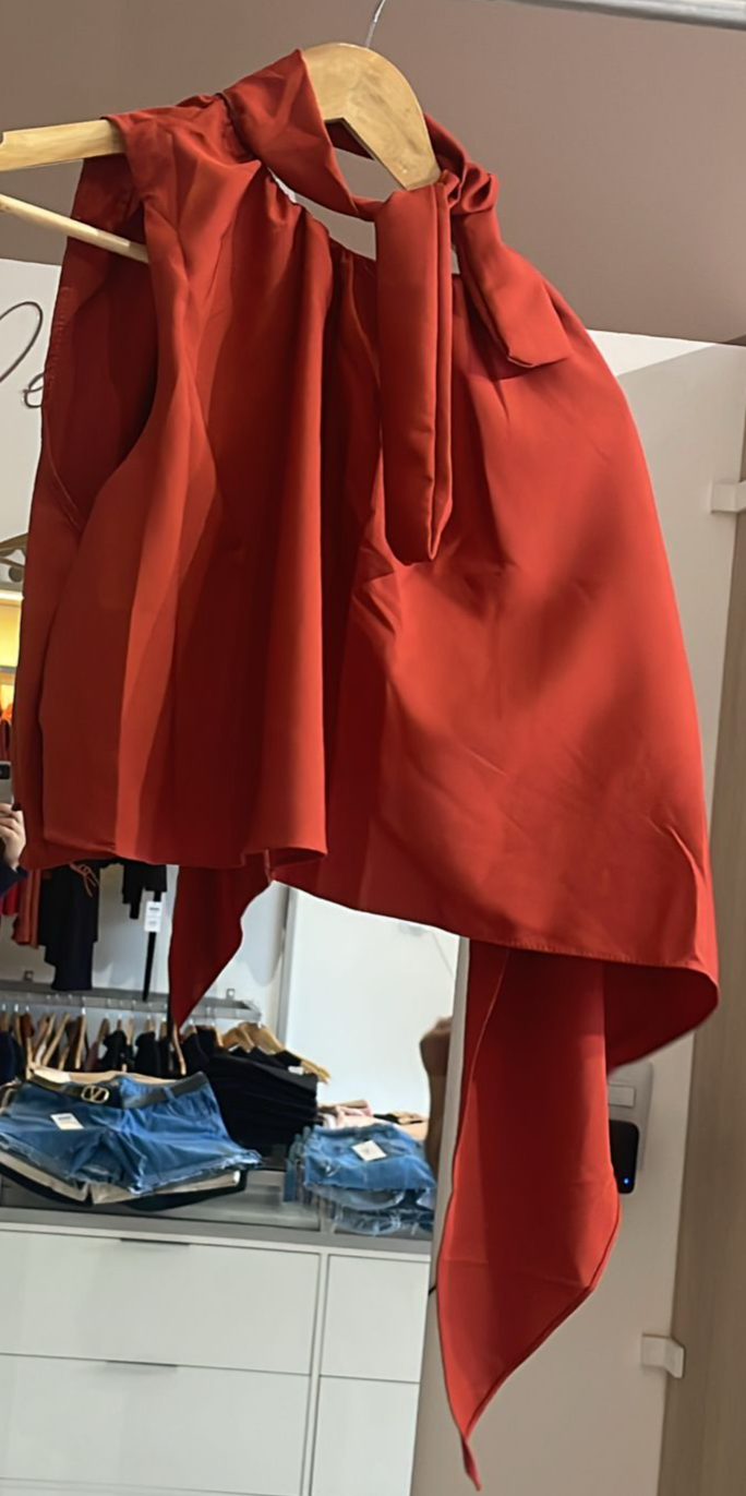 BLUSA BATA ASSIMÉTRICA