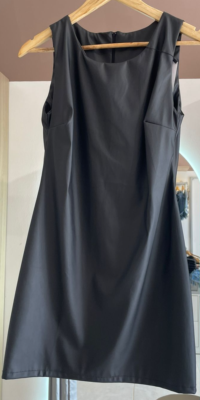 VESTIDO COURO PRETO